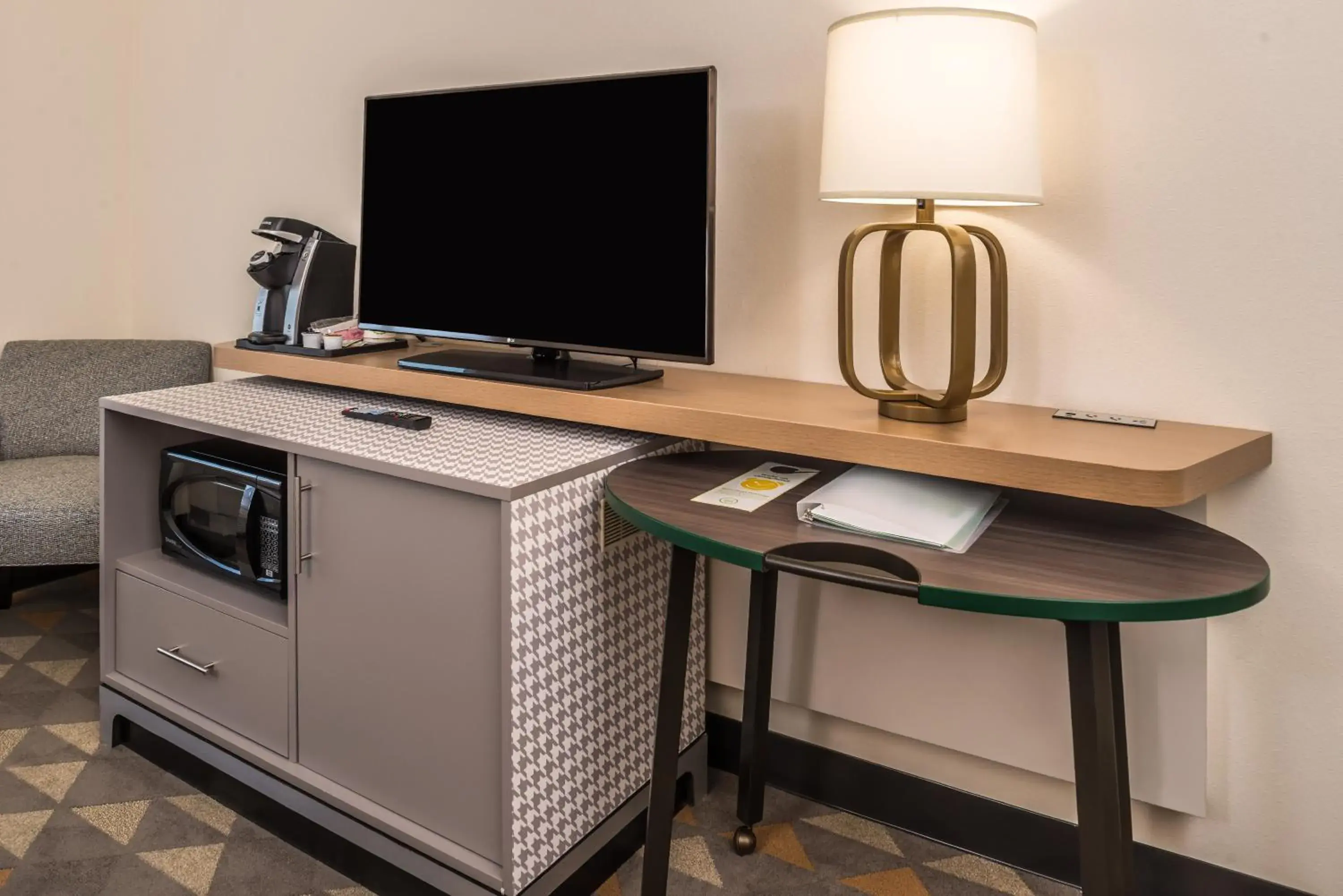 Standard King Room in Holiday Inn Joplin by IHG Standard King Room in Holiday Inn Joplin by IHG