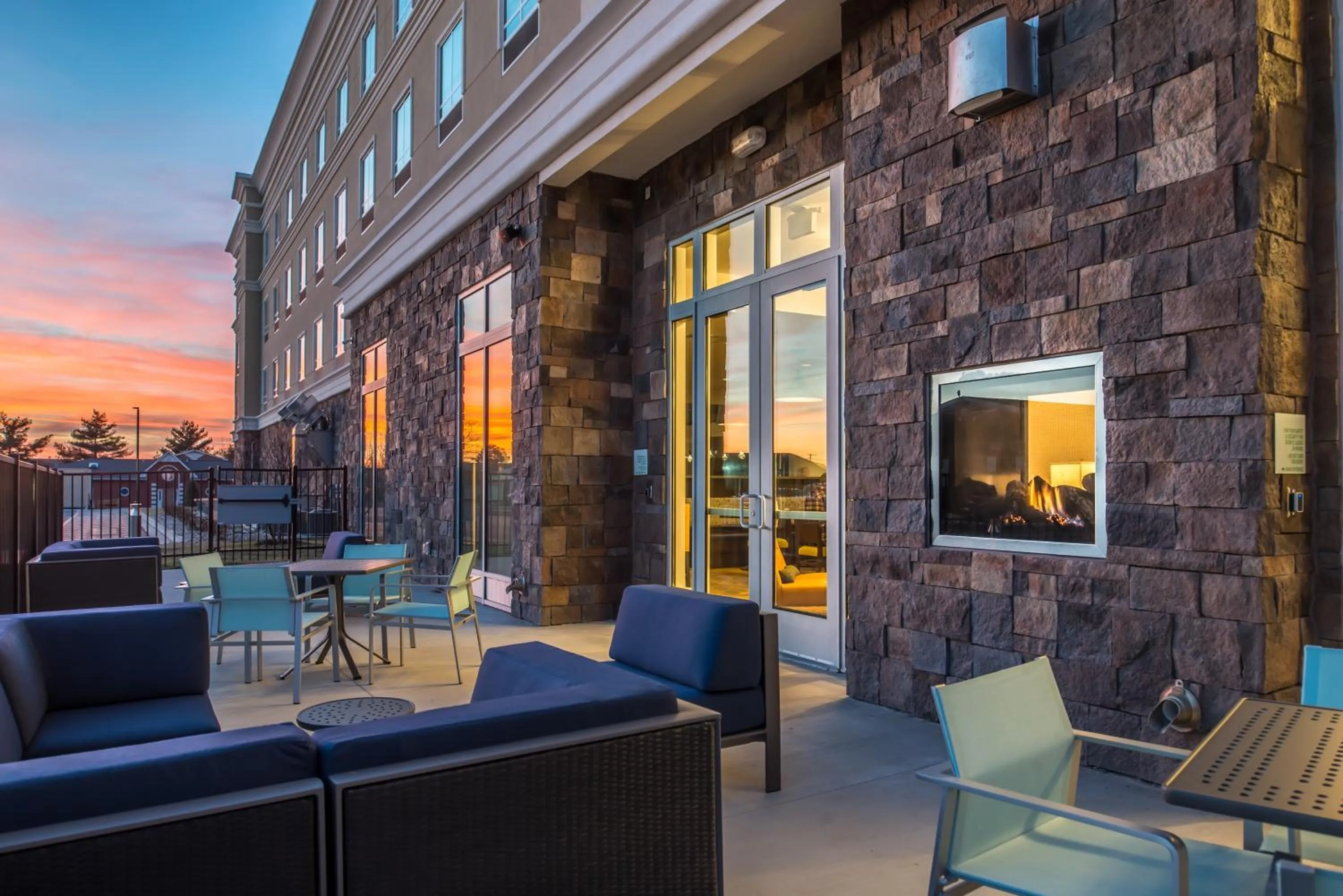 Restaurant/places to eat in Holiday Inn Joplin by IHG