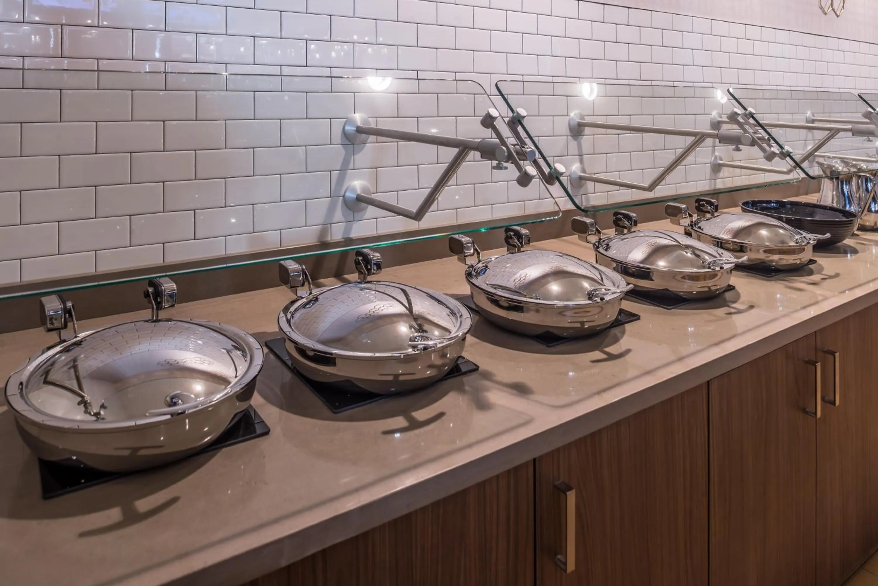 Restaurant/places to eat in Holiday Inn Joplin by IHG