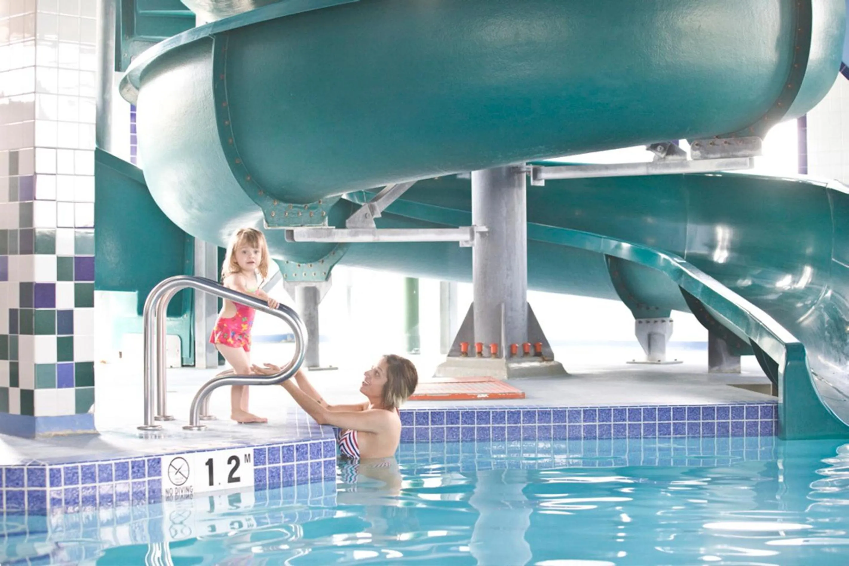 Swimming pool in Service Plus Inns and Suites