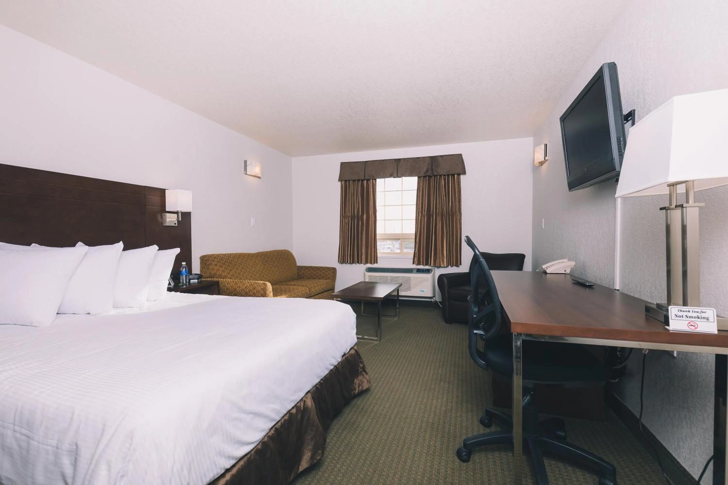 Photo of the whole room, Bed in Service Plus Inns and Suites