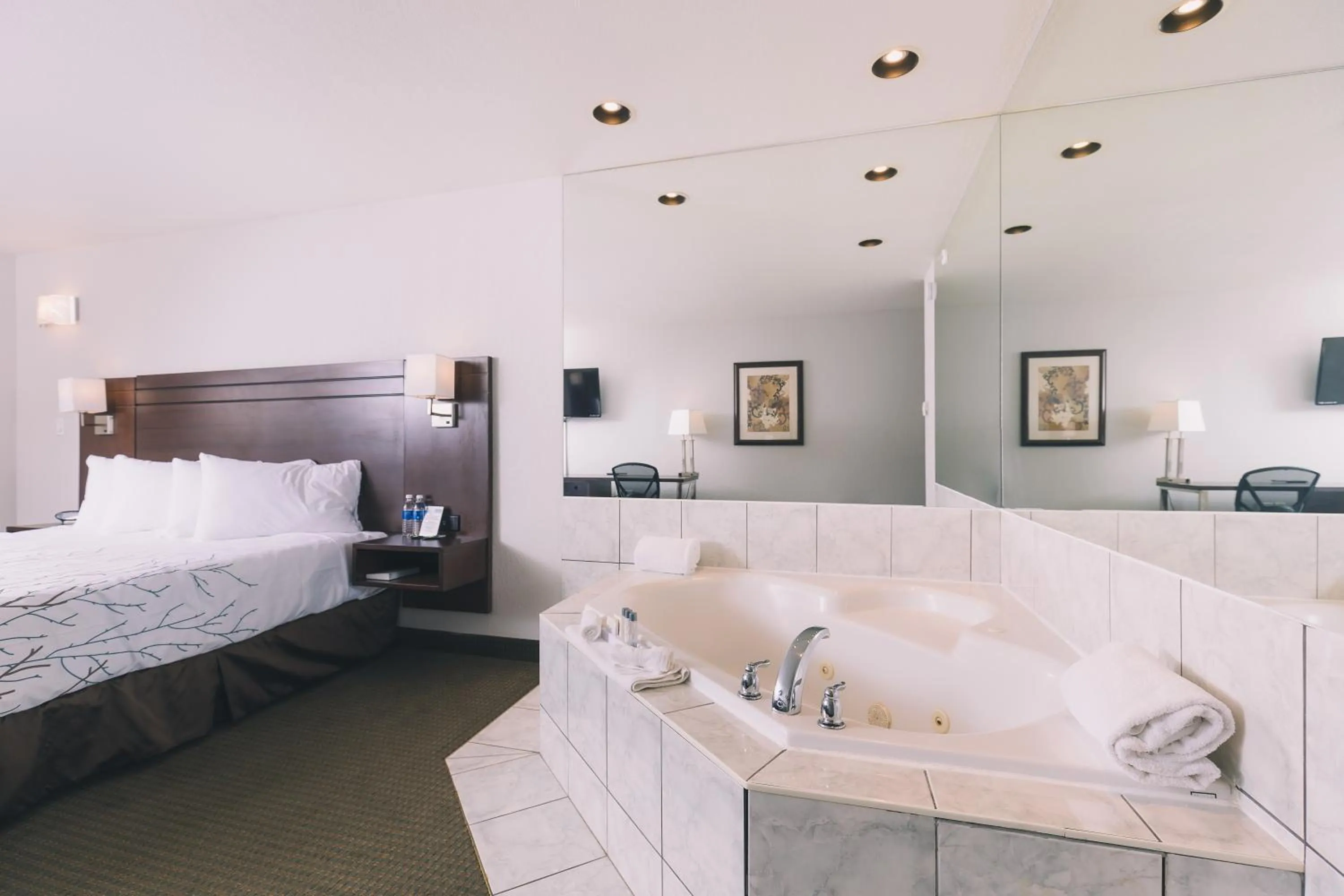 Bath, Bed in Service Plus Inns and Suites