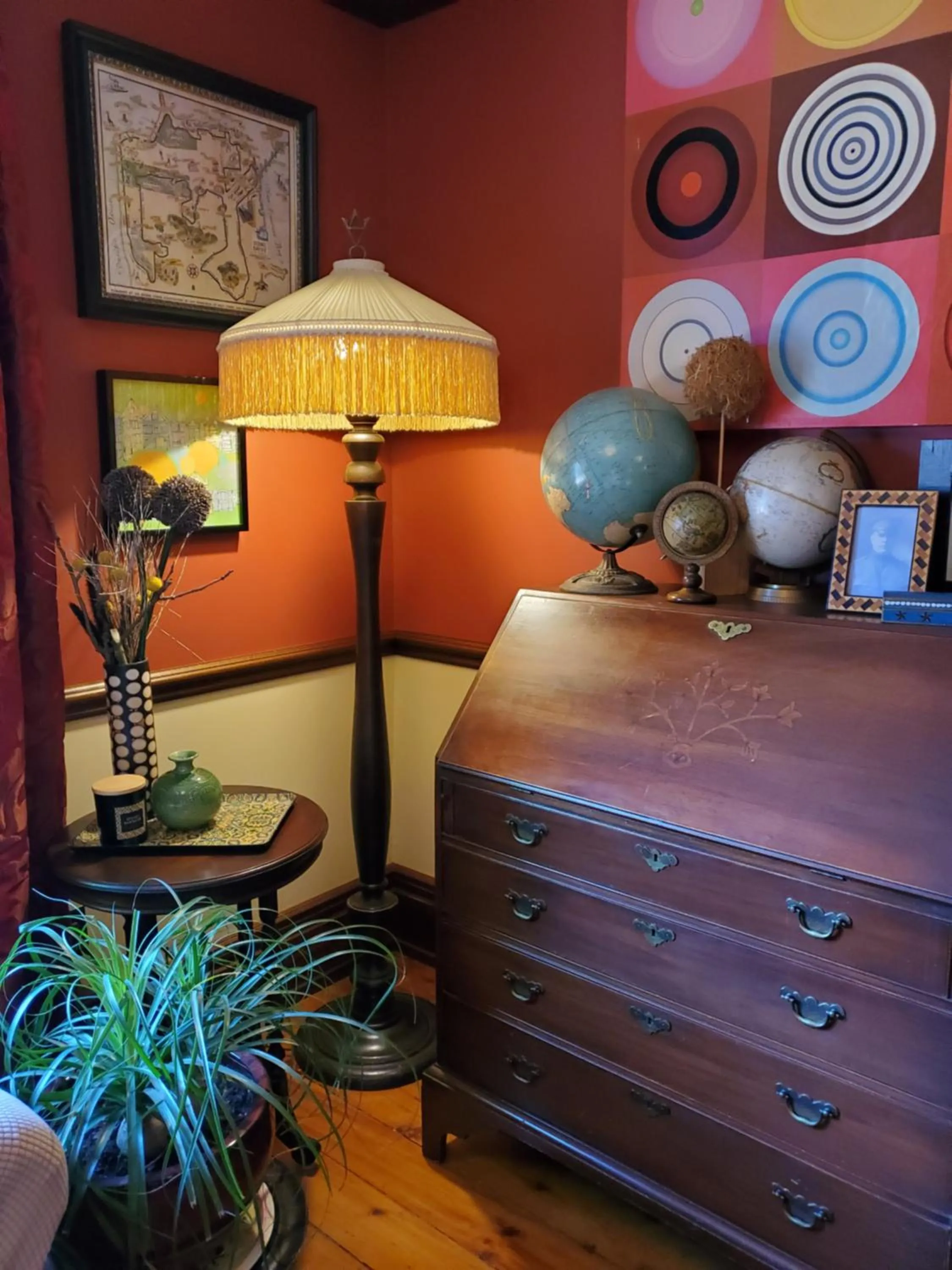 Property building in Twin Oaks Inn