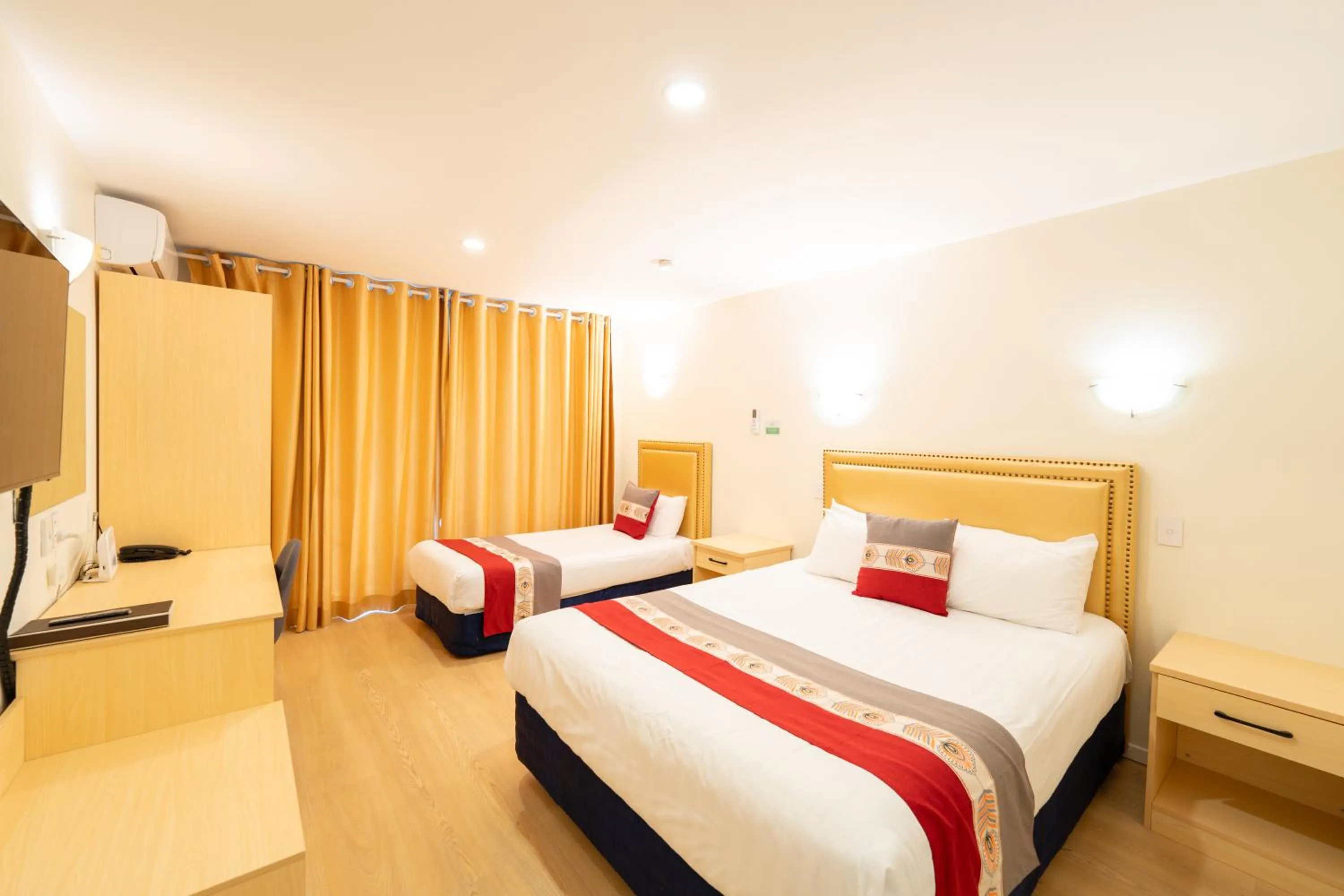 Bed in Auckland Newmarket Motel