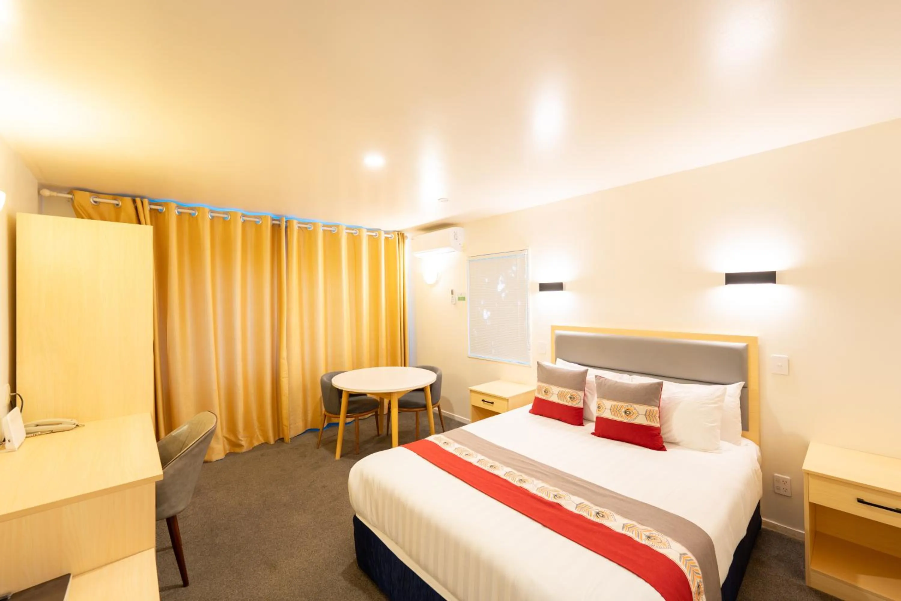 Bed in Auckland Newmarket Motel