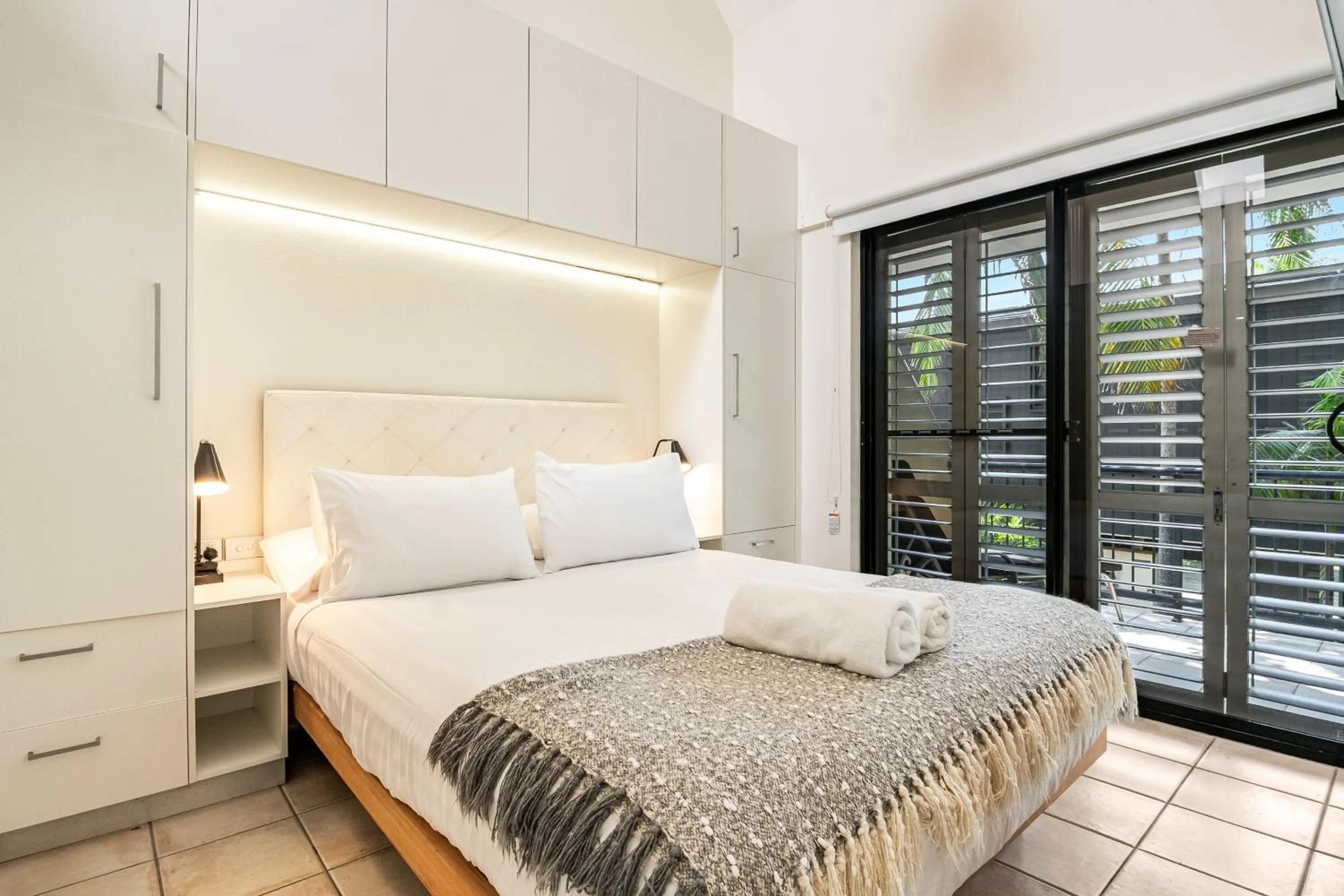 Bed in Julians Apartments