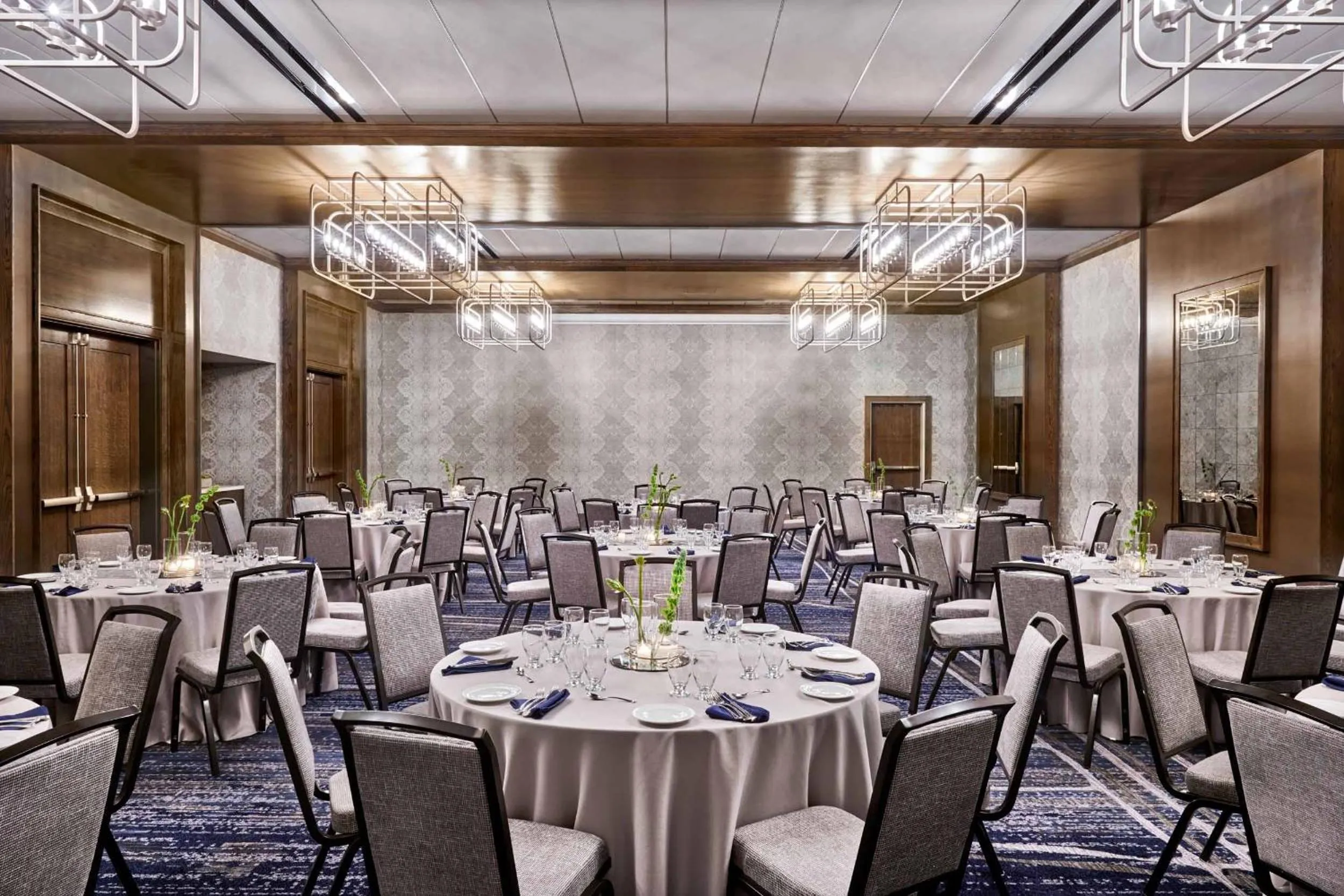 Restaurant/places to eat in The Bristol Hotel