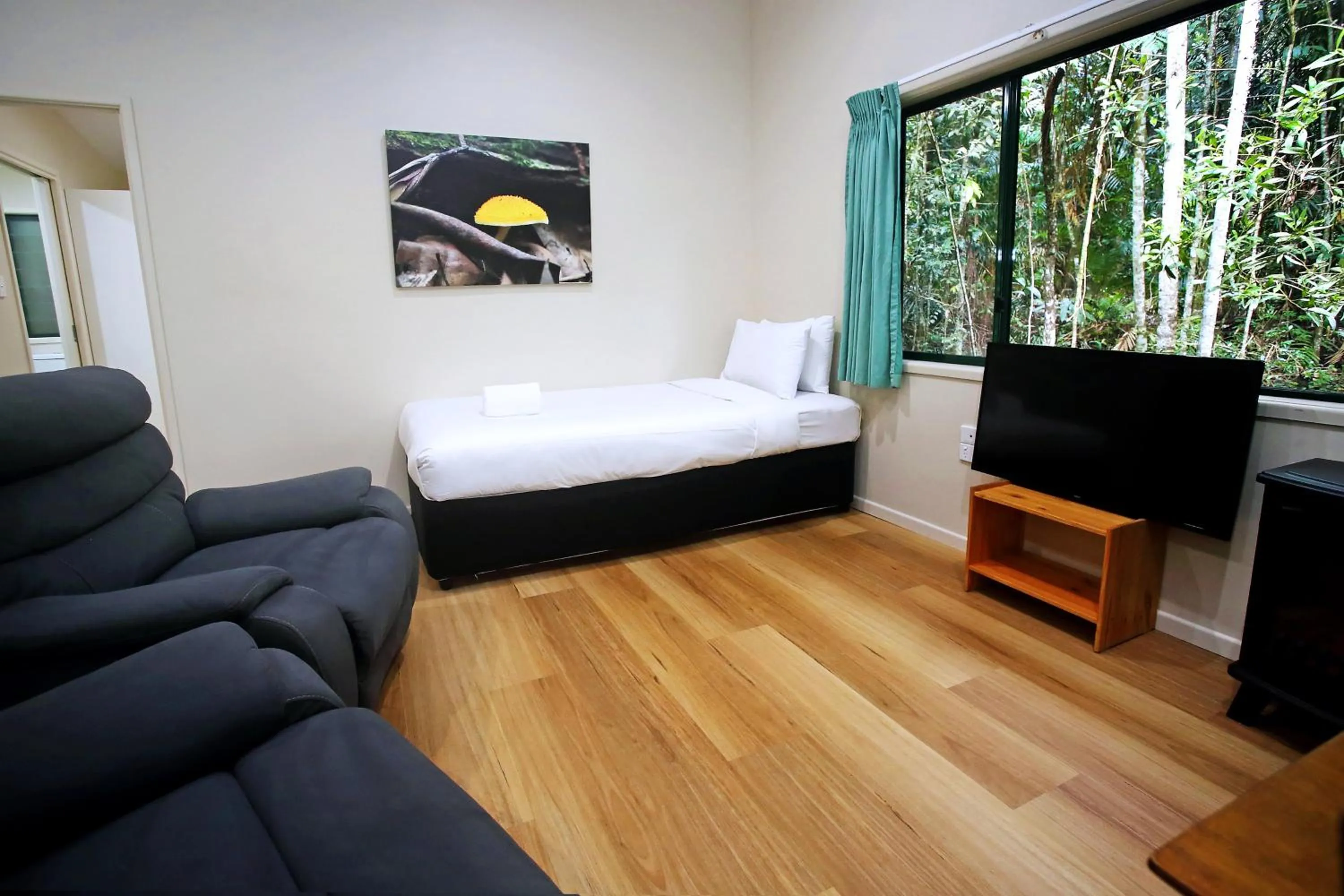Communal lounge/ TV room, Bed in Chambers Wildlife Rainforest Lodges