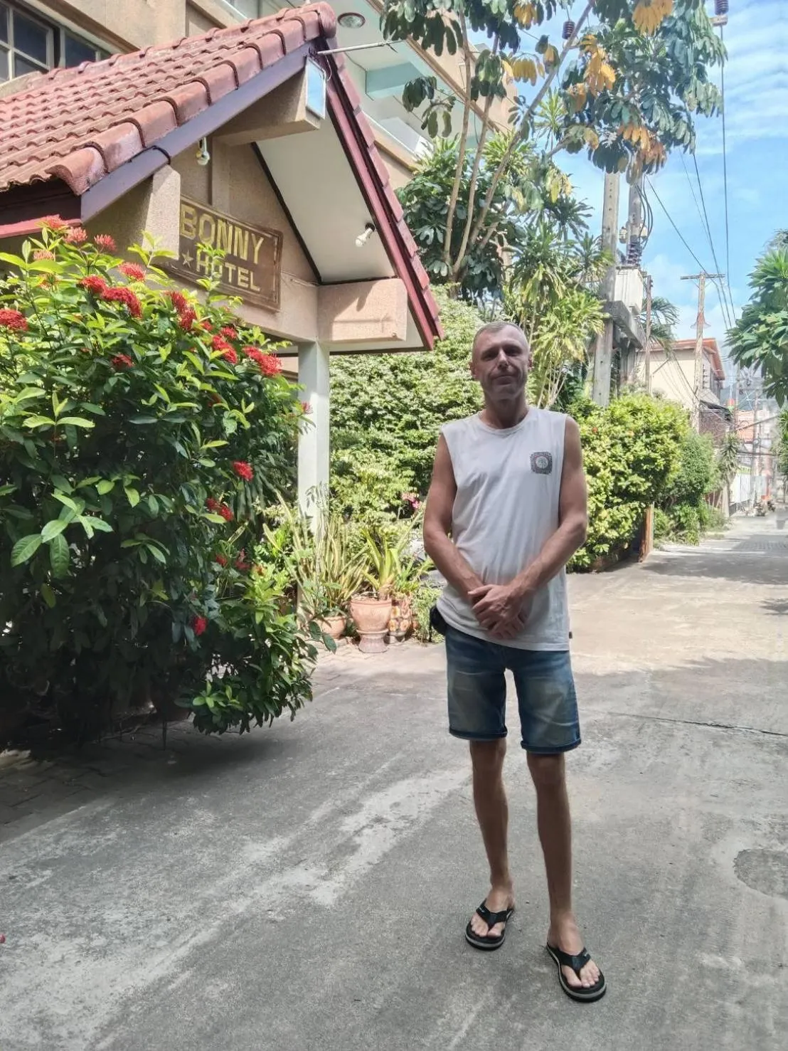 Bonny Hotel 4 Floors No Elevator