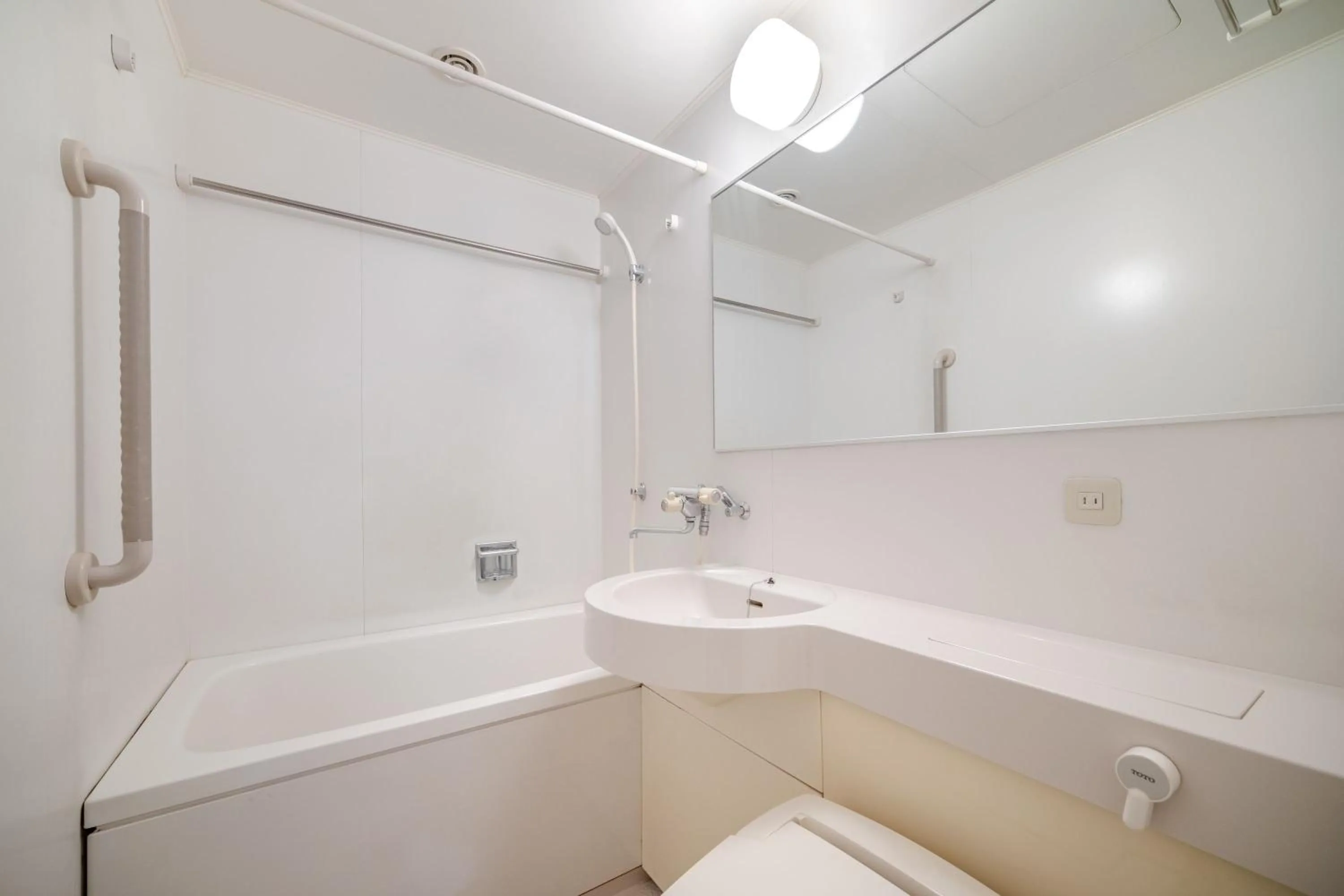 Shower in Central Hotel Sasebo