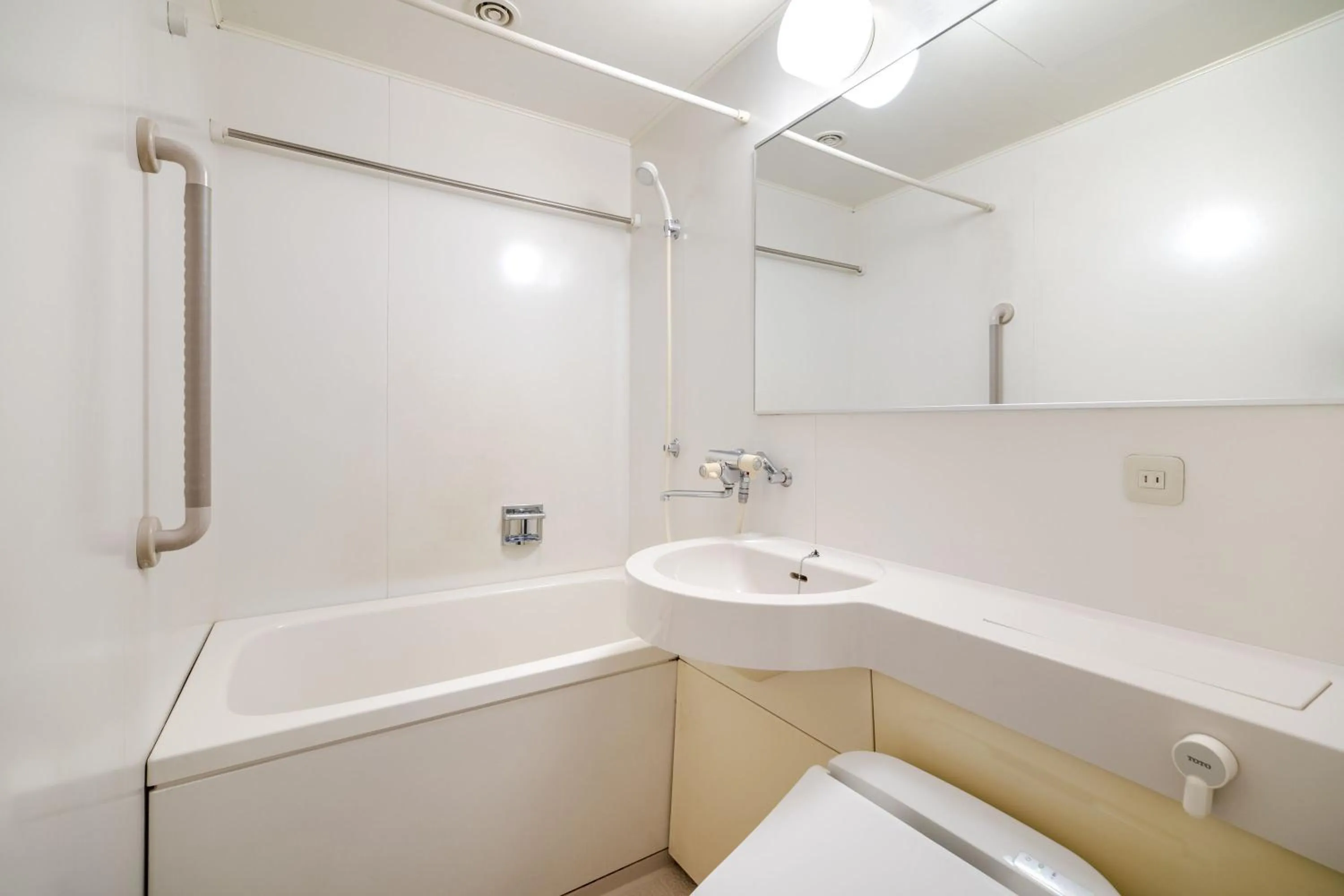 Shower in Central Hotel Sasebo