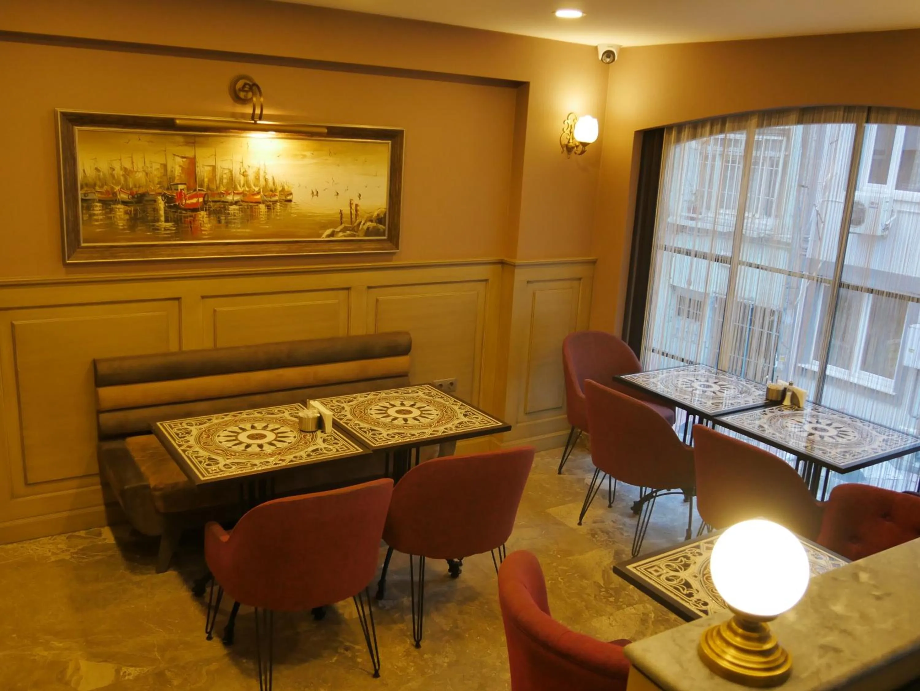 Restaurant/places to eat in Endless Comfort Hotel Taksim