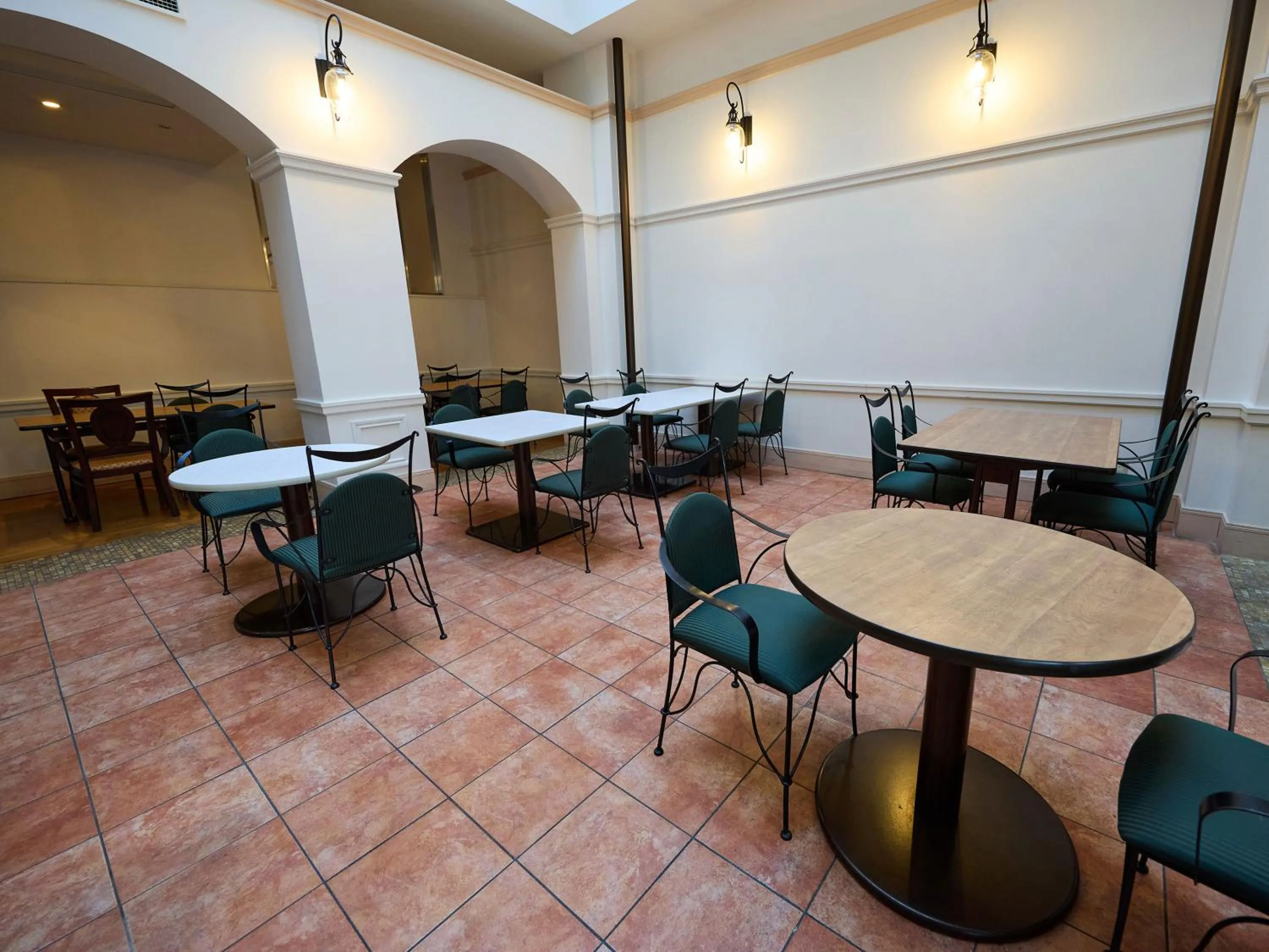 Restaurant/places to eat in Nikko Station Hotel Classic