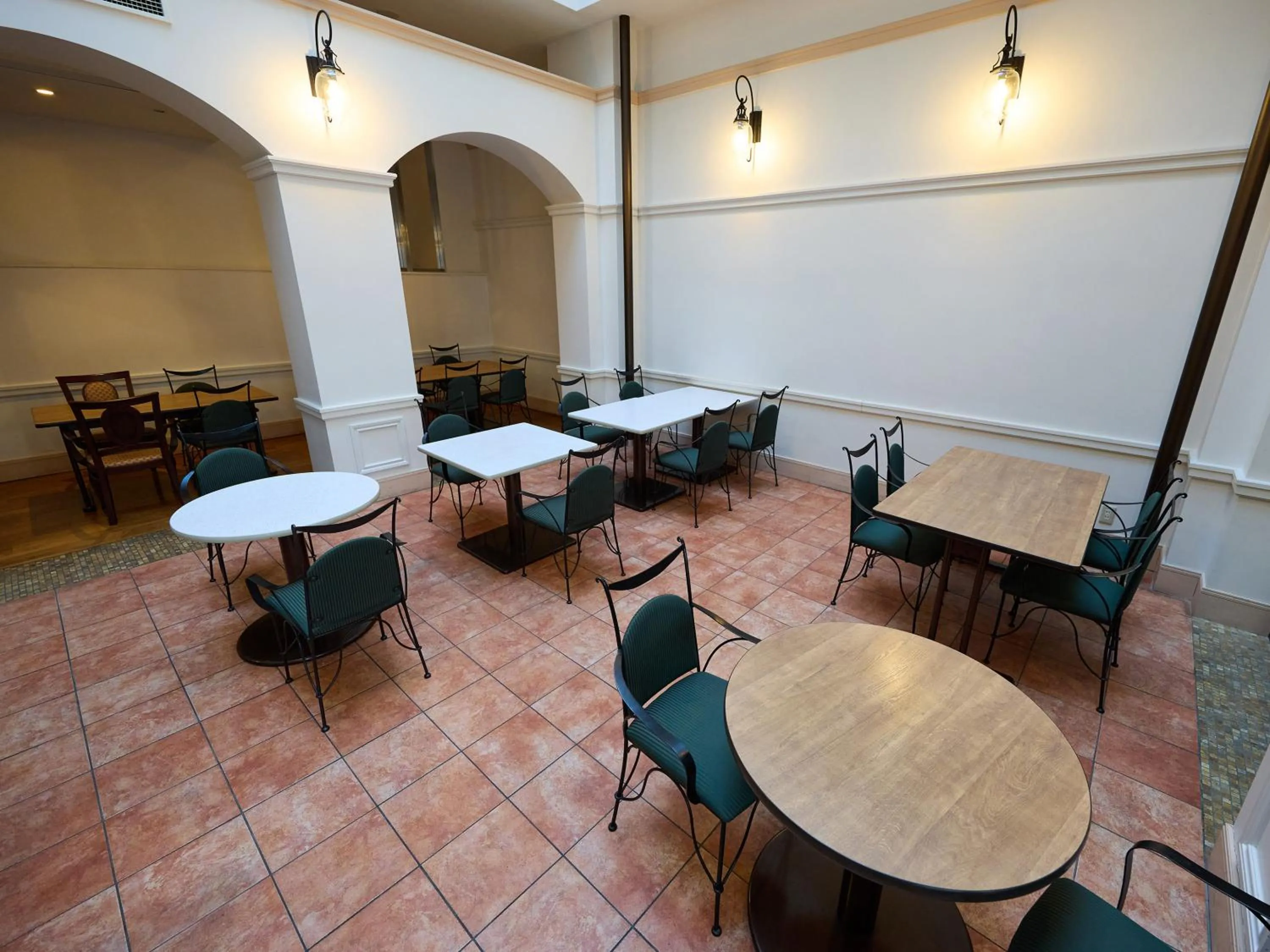 Restaurant/places to eat in Nikko Station Hotel Classic