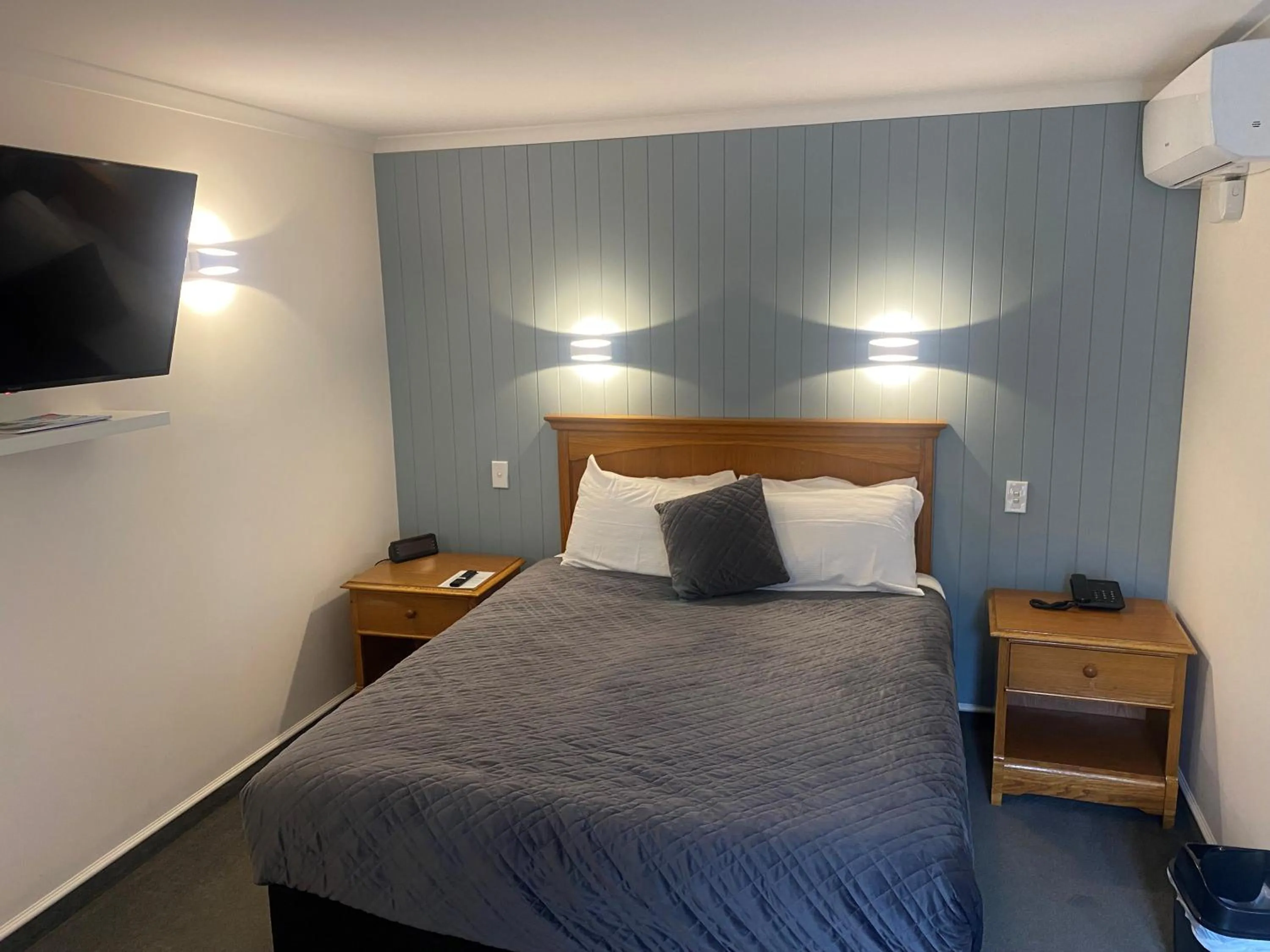 Bedroom, Bed in City Suites