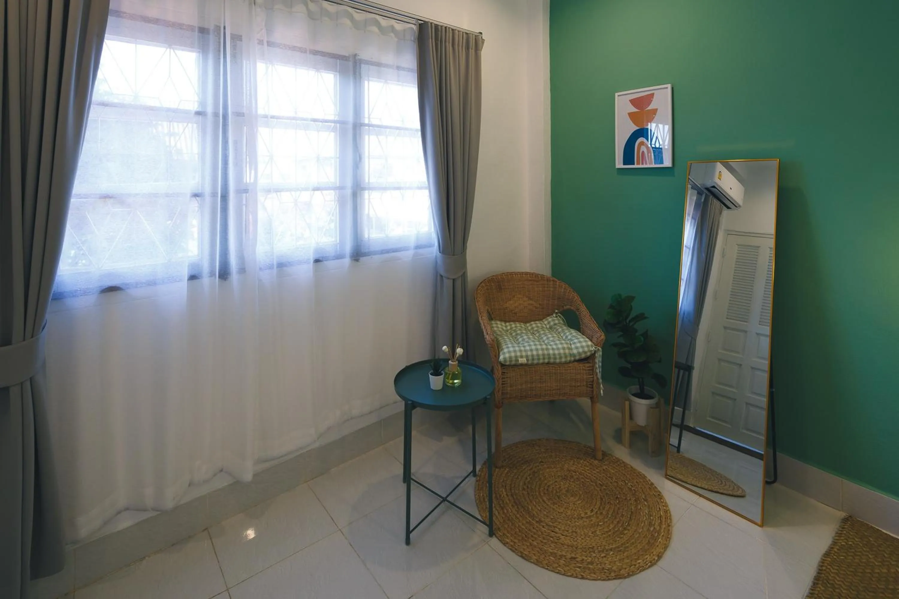 Seating area in Yindee Travellers Lodge