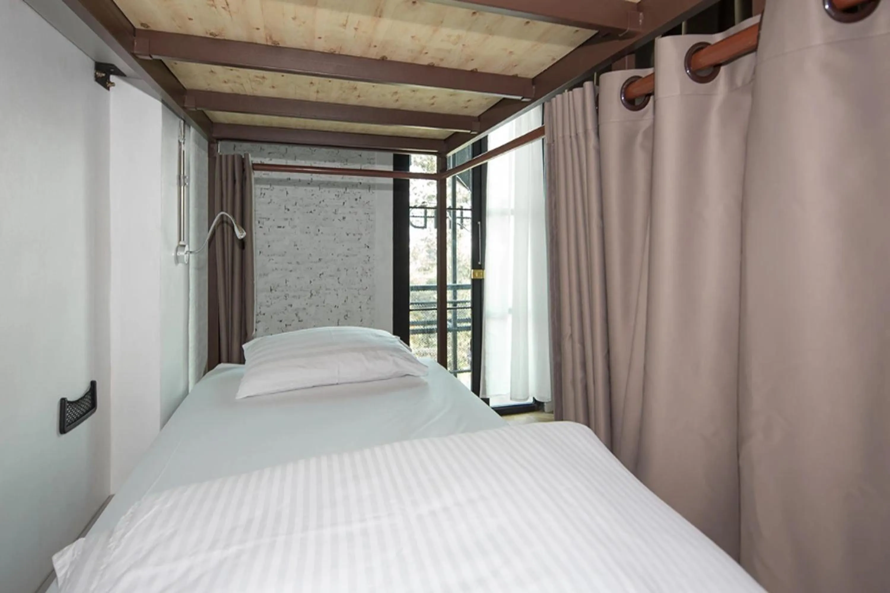 Bedroom, Bed in Yindee Travellers Lodge