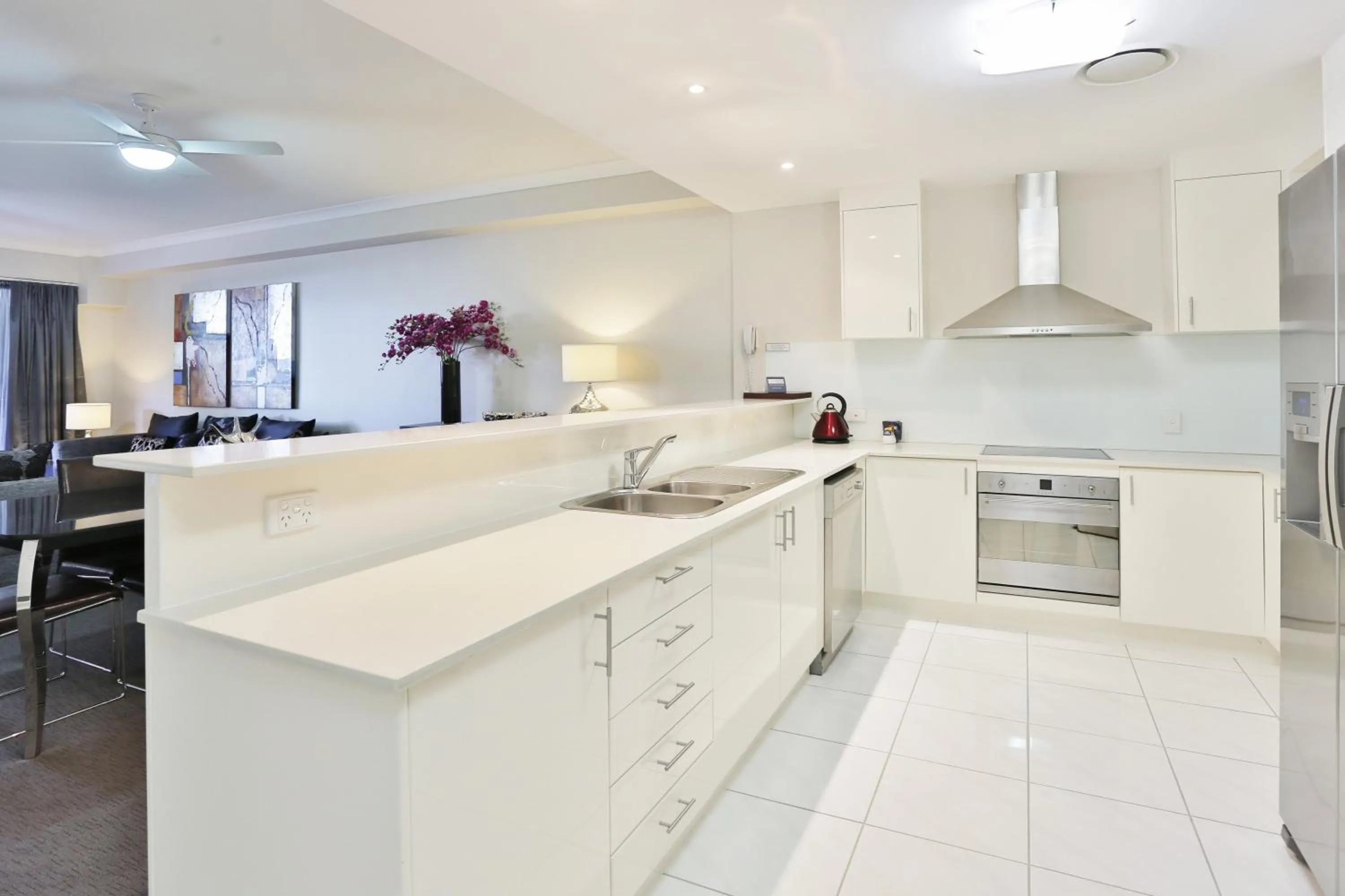 Kitchen or kitchenette in The Bay Apartments