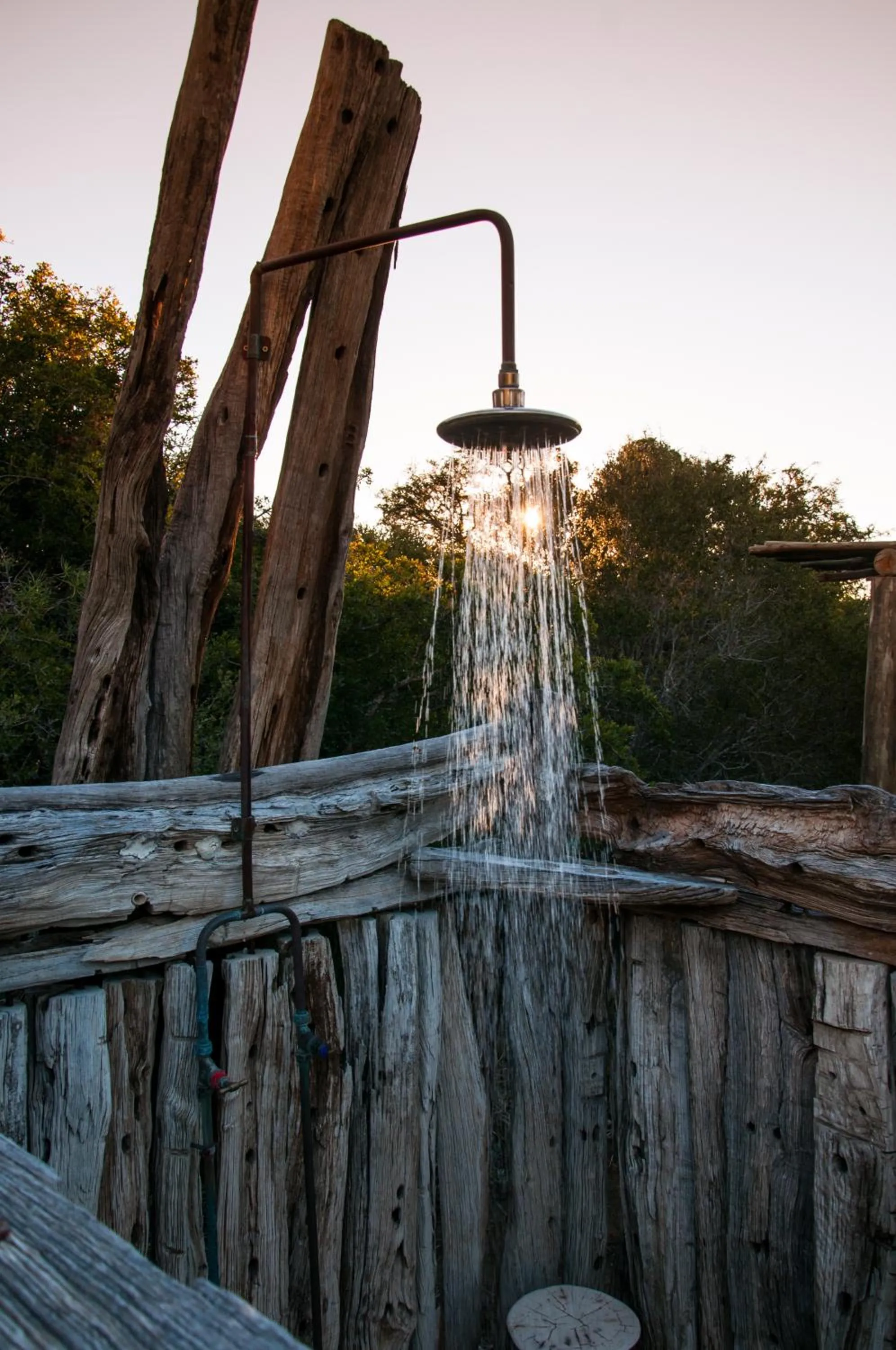 Shower in HillsNek Safari Camp – Amakhala Game Reserve