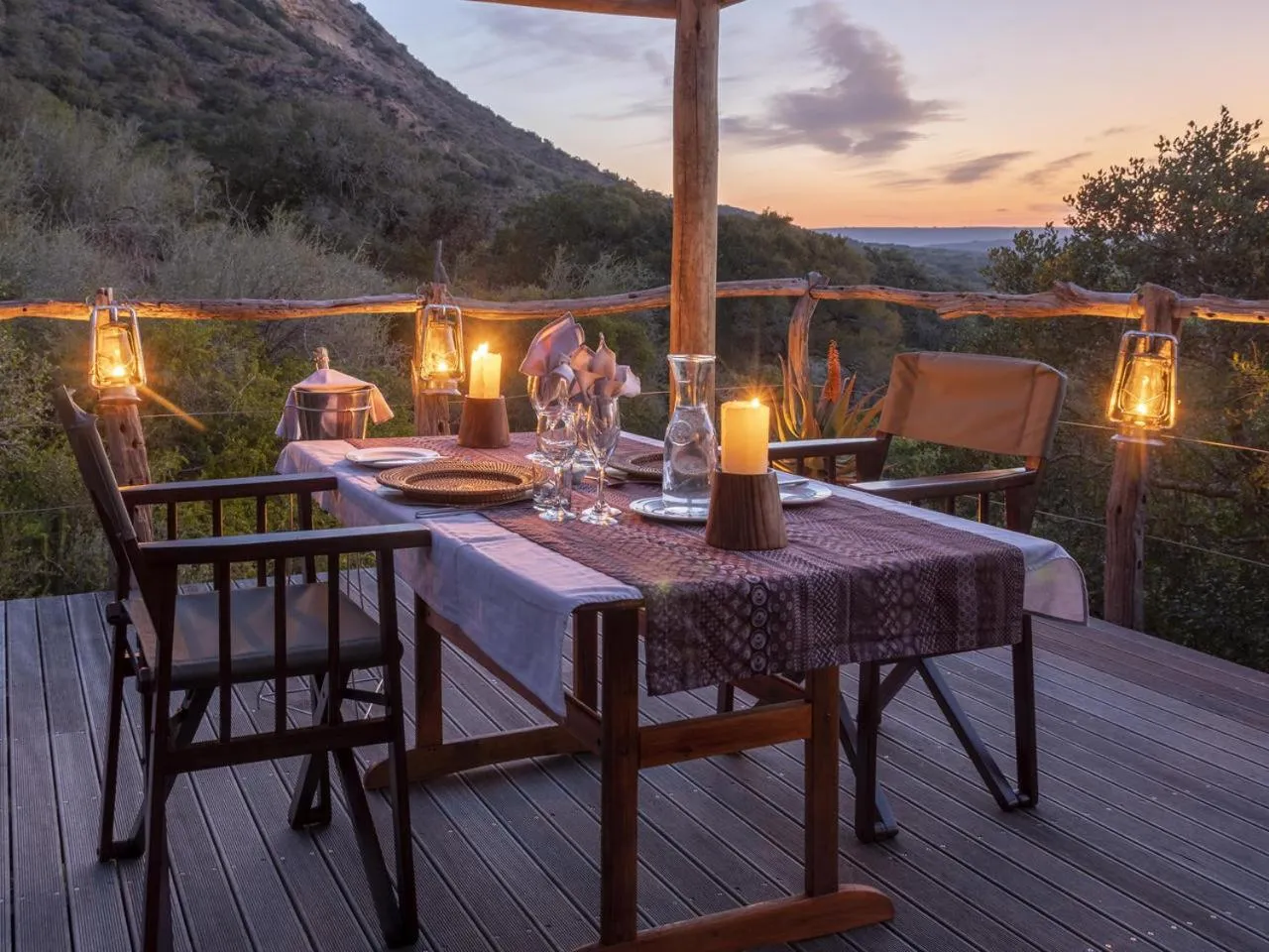 Restaurant/places to eat in HillsNek Safari Camp – Amakhala Game Reserve