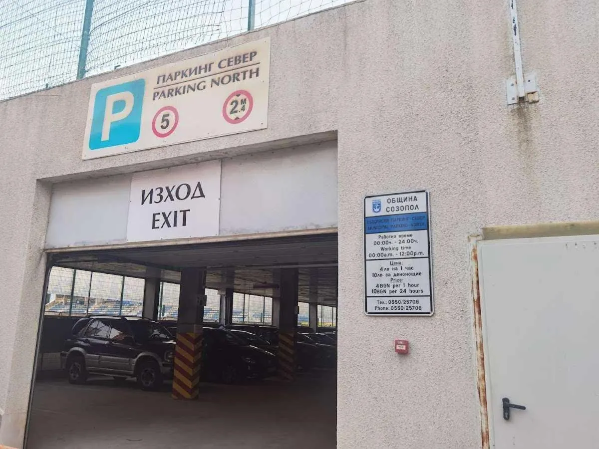 Property building in Hotel Villa List