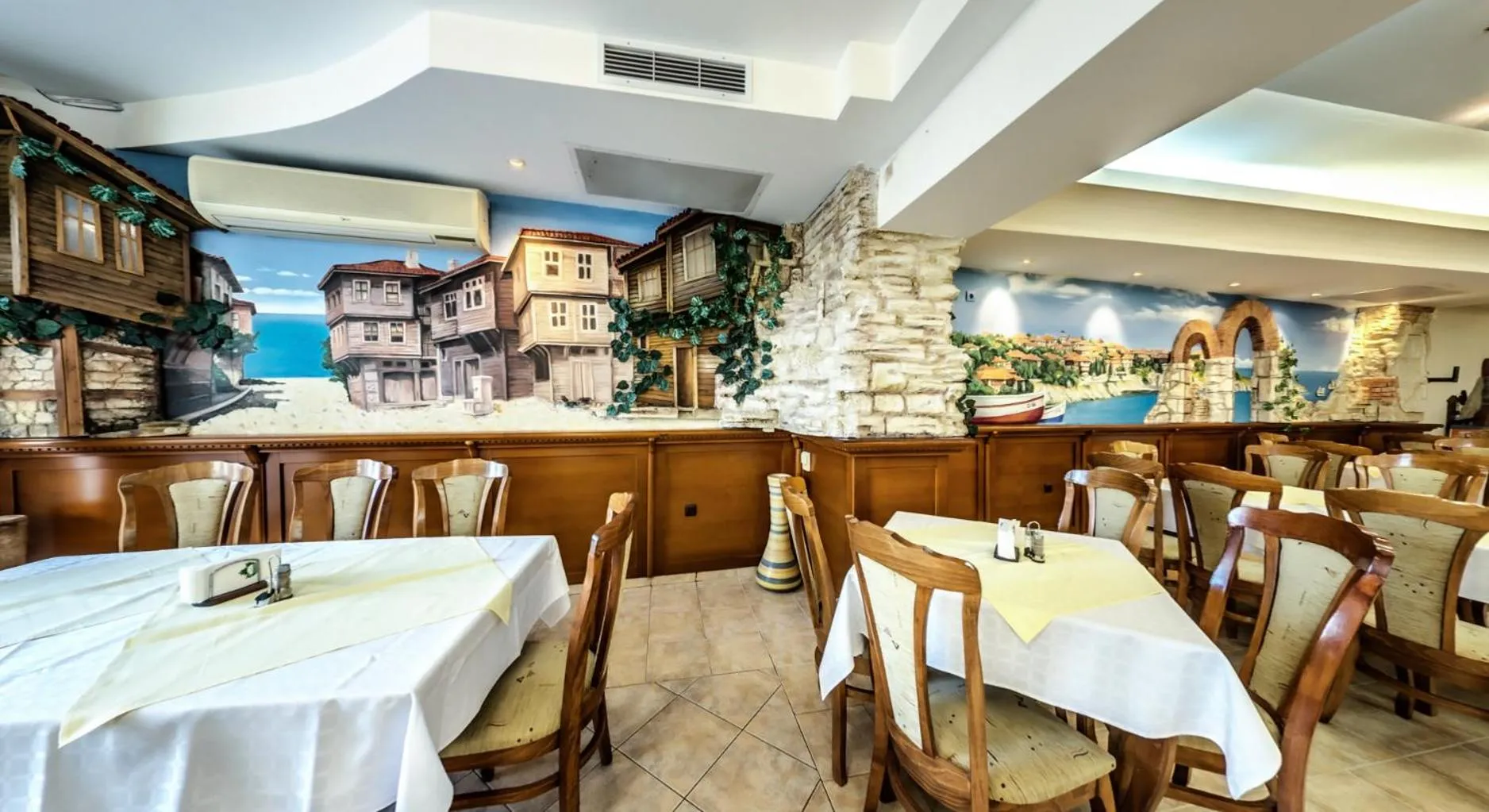 Restaurant/places to eat in Hotel Villa List