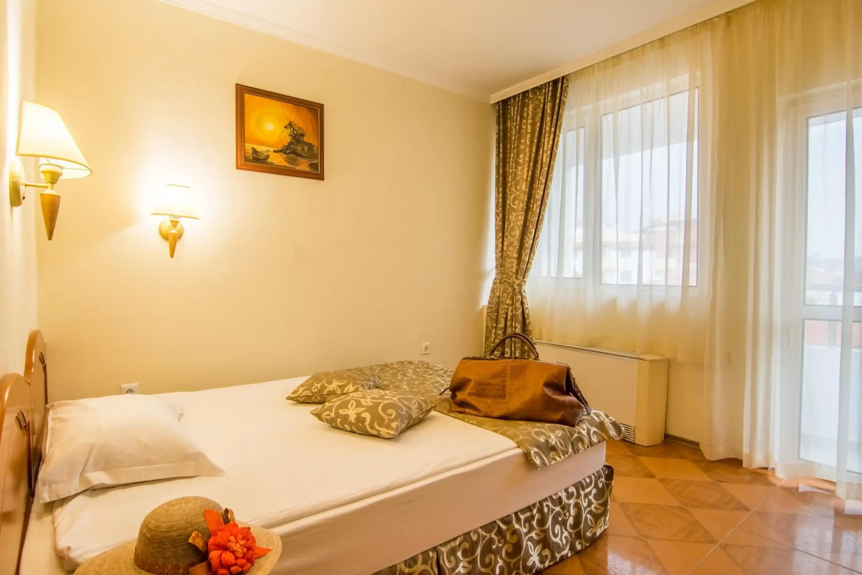 Single Room with Balcony in Hotel Villa List Single Room with Balcony in Hotel Villa List