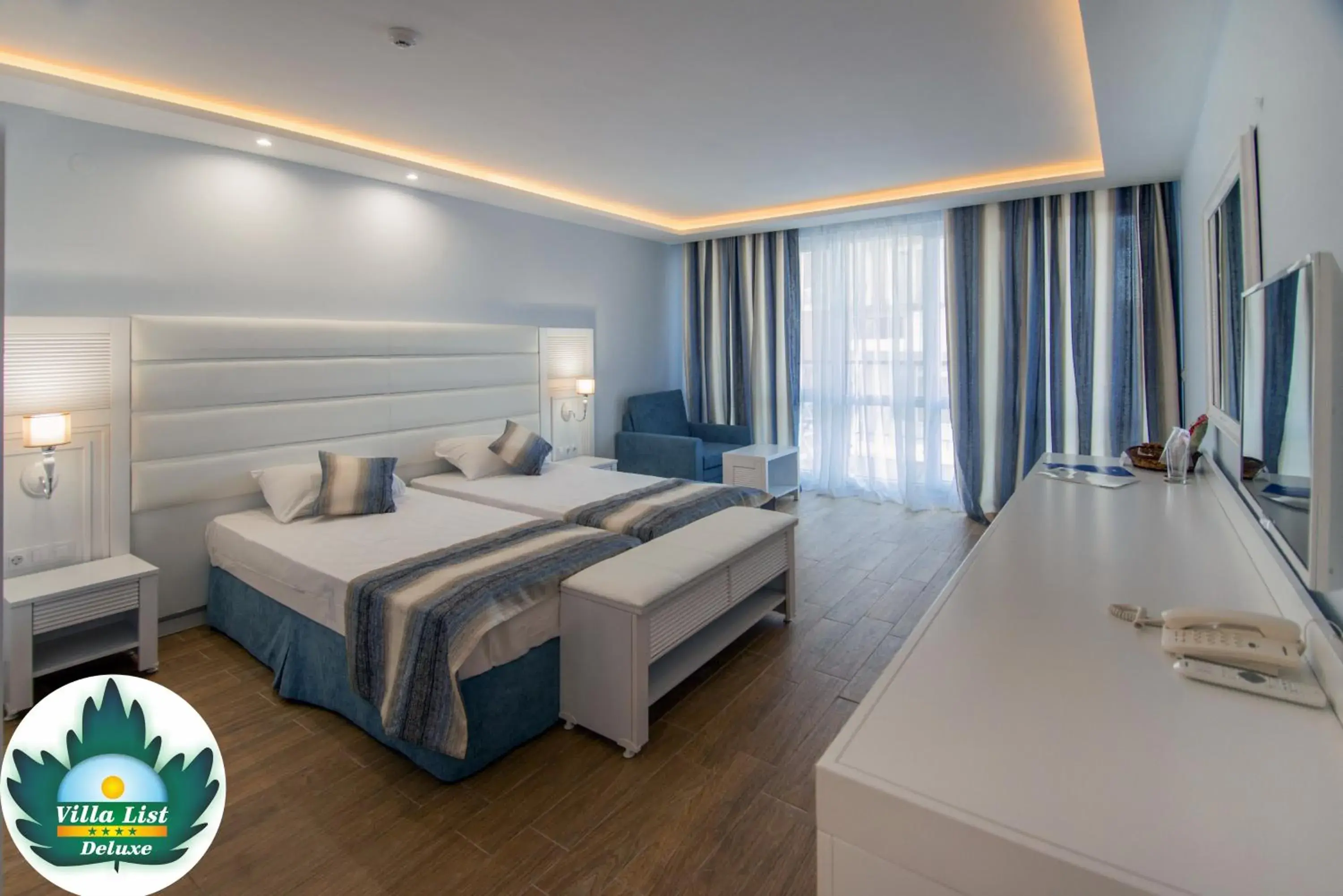 Deluxe Double Room with Balcony in Hotel Villa List Deluxe Double Room with Balcony in Hotel Villa List