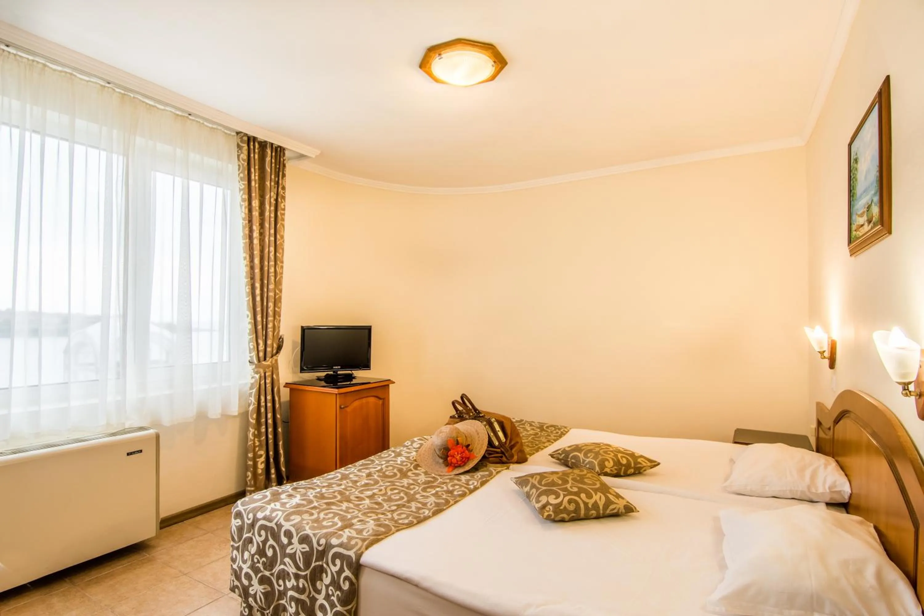 Shower, Bed in Hotel Villa List