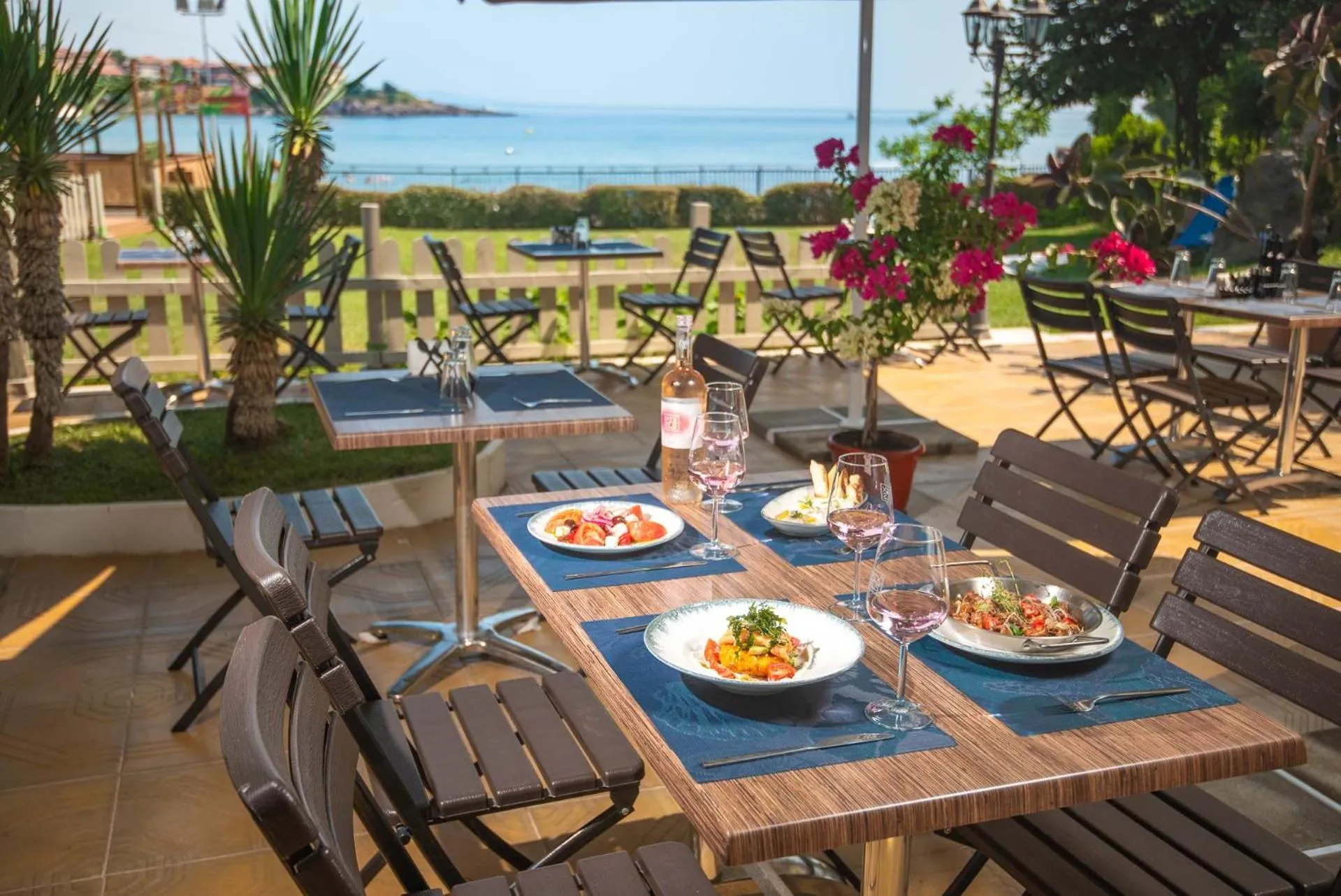 Restaurant/places to eat in Hotel Villa List