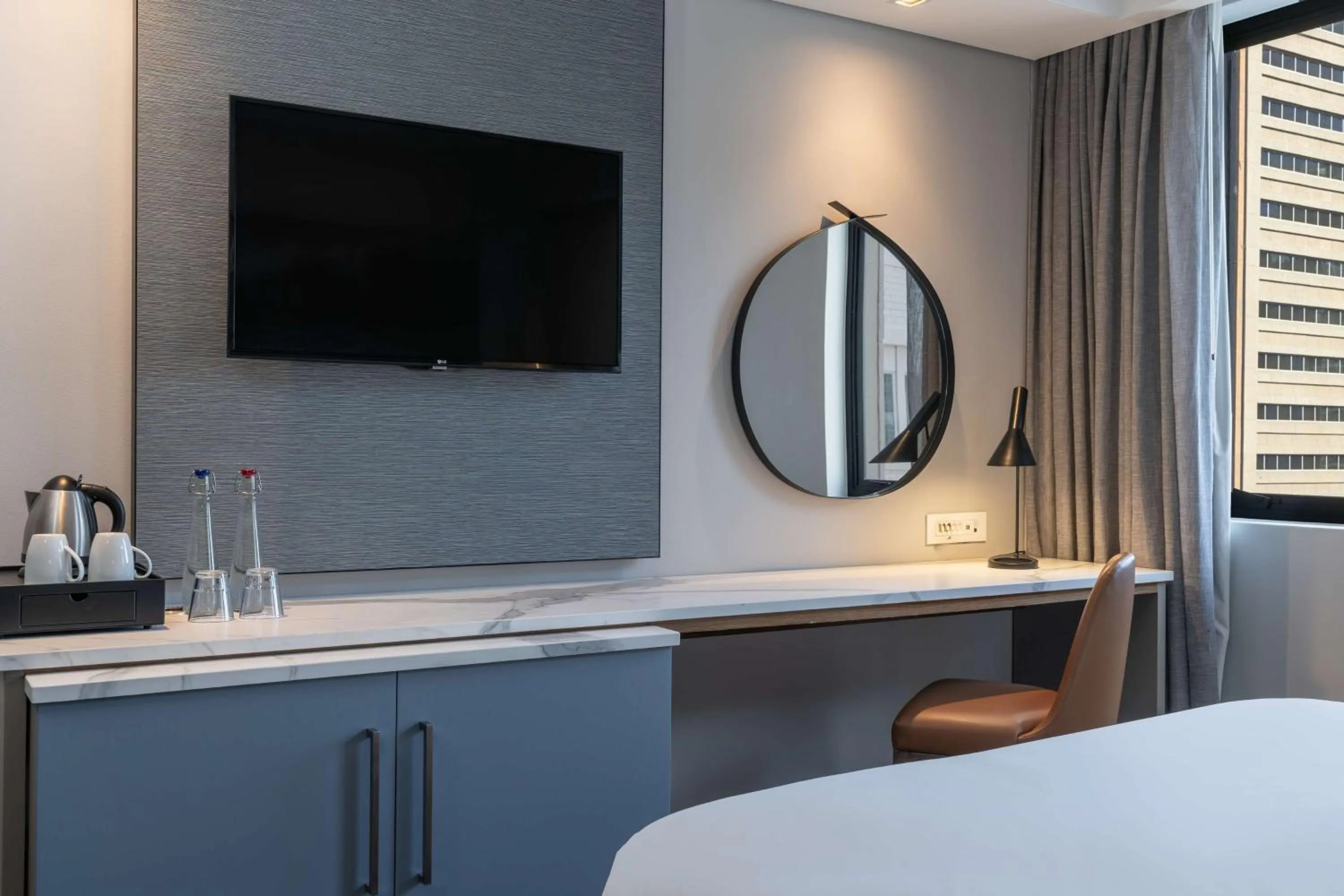 Bedroom, Bed in Radisson Hotel Cape Town Foreshore