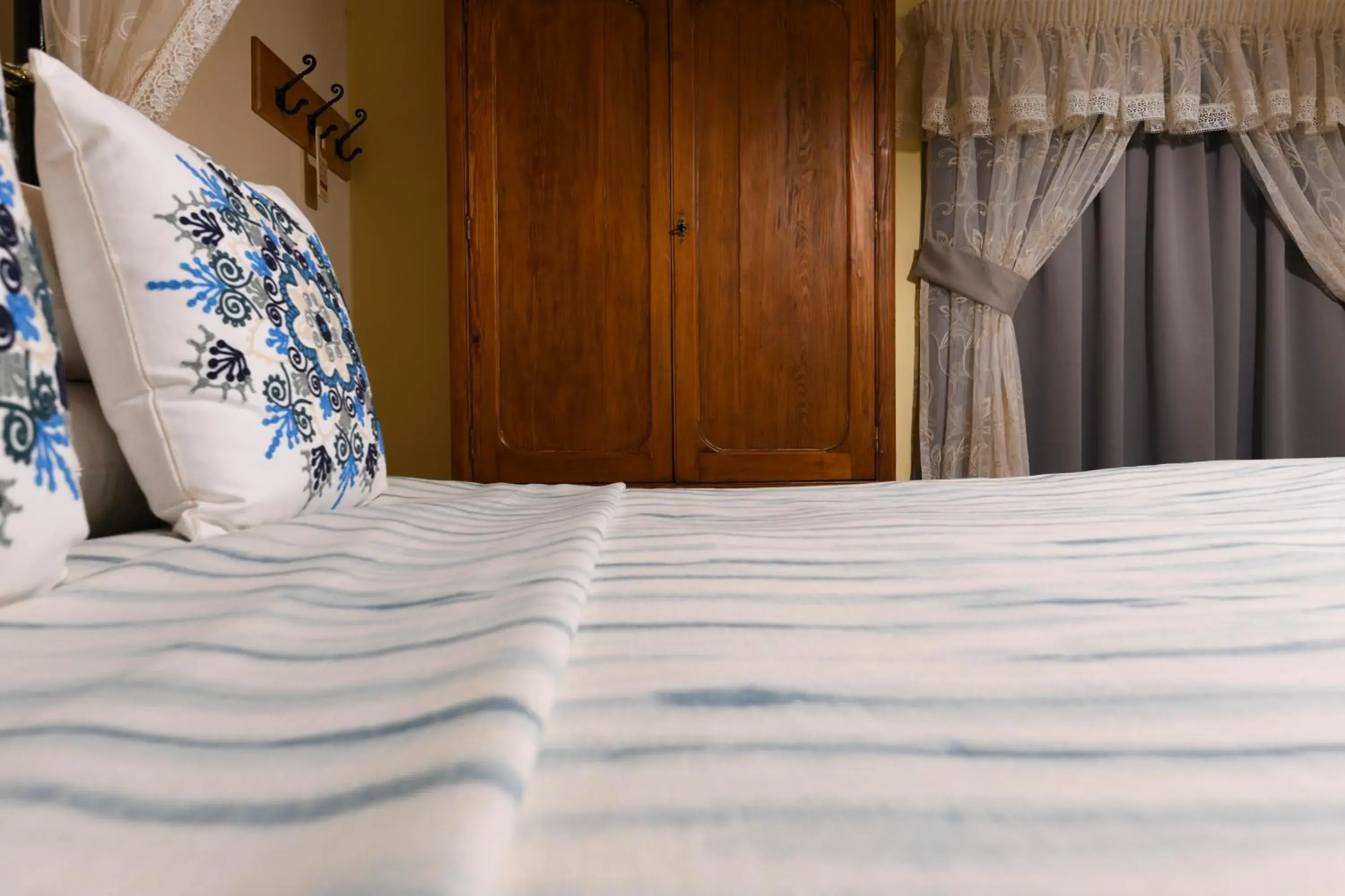 Superior Double or Twin Room with Partial Sea View in Maria Giovanna Guest House Superior Double or Twin Room with Partial Sea View in Maria Giovanna Guest House