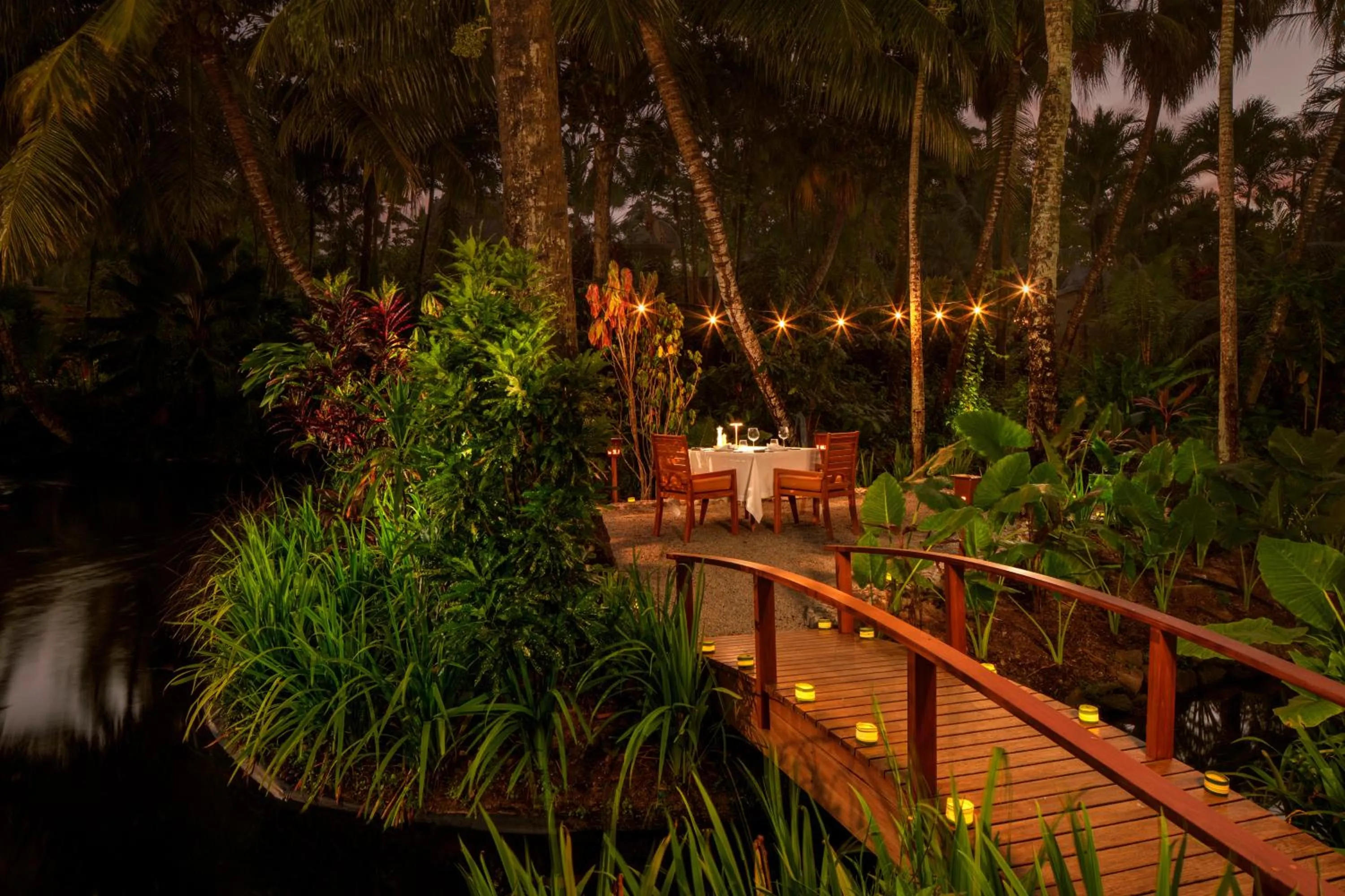 Dining area in Anantara Maia Seychelles Villas