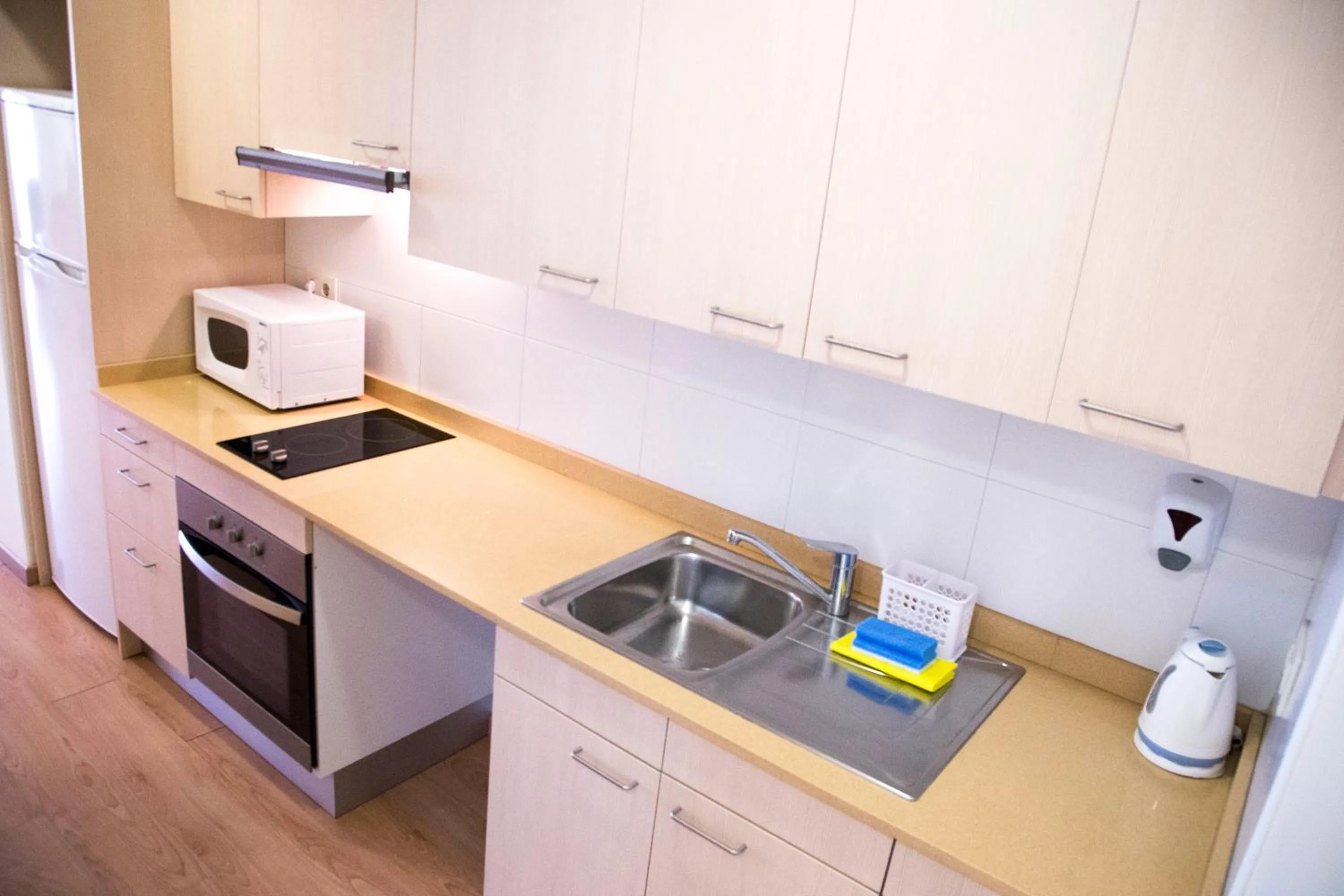 Kitchen or kitchenette in Apartamentos Aura Park Fira BCN