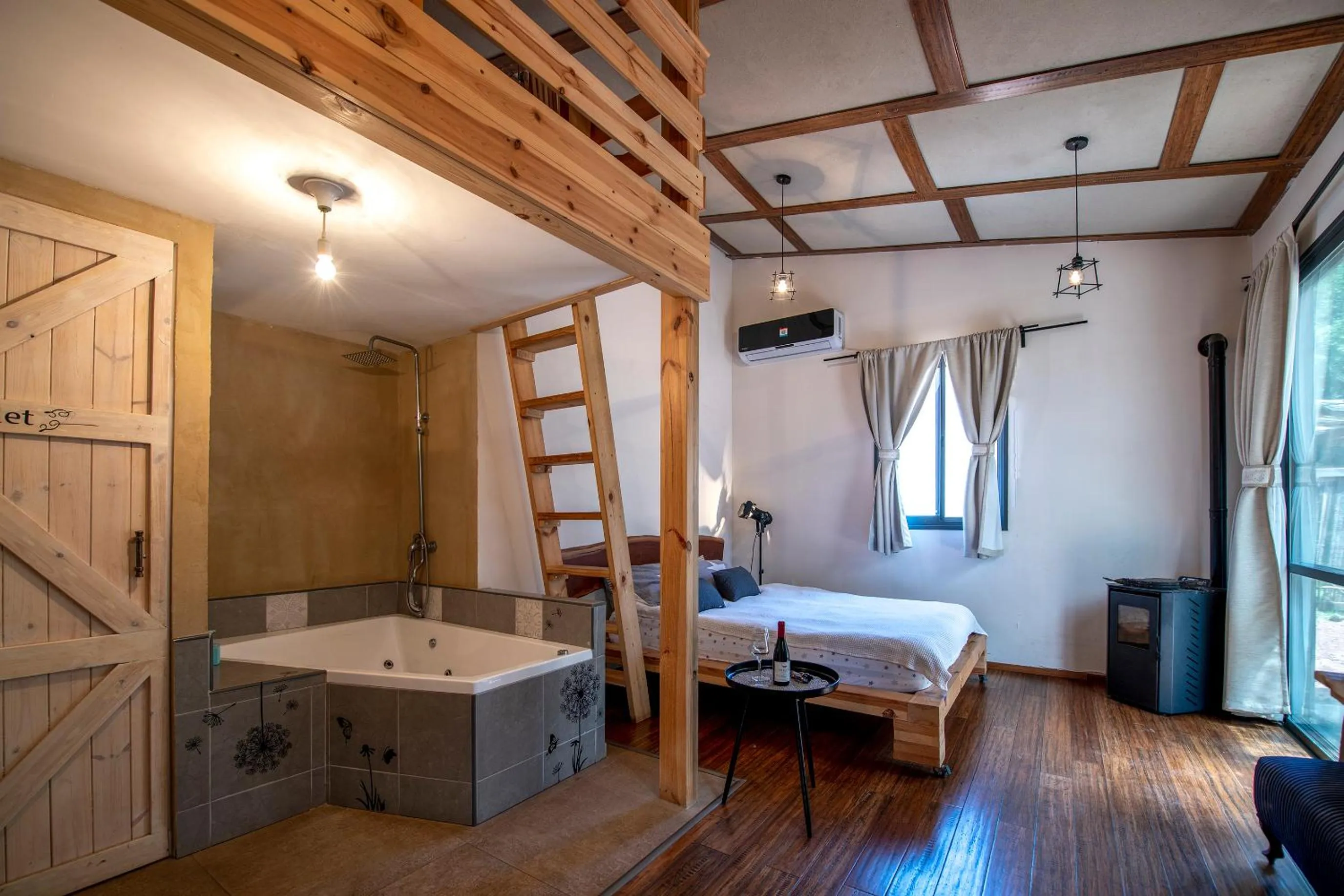 Bed in Gate Away B&B Units - המקום באל רום