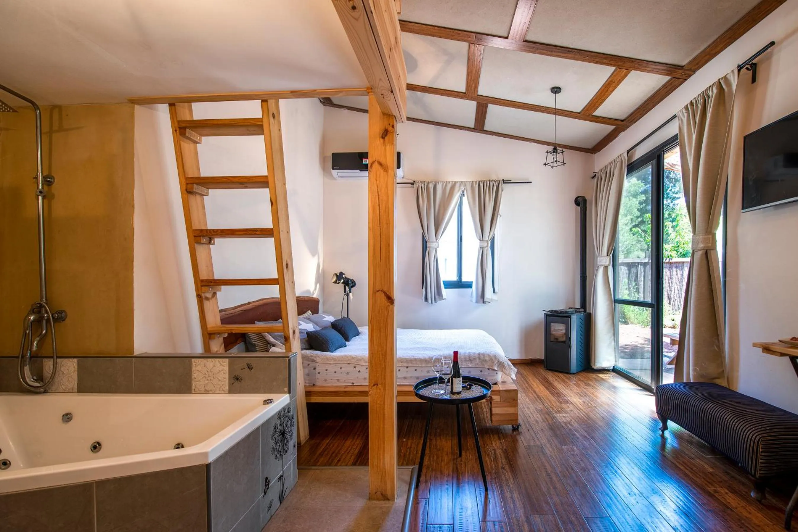 Bed in Gate Away B&B Units - המקום באל רום