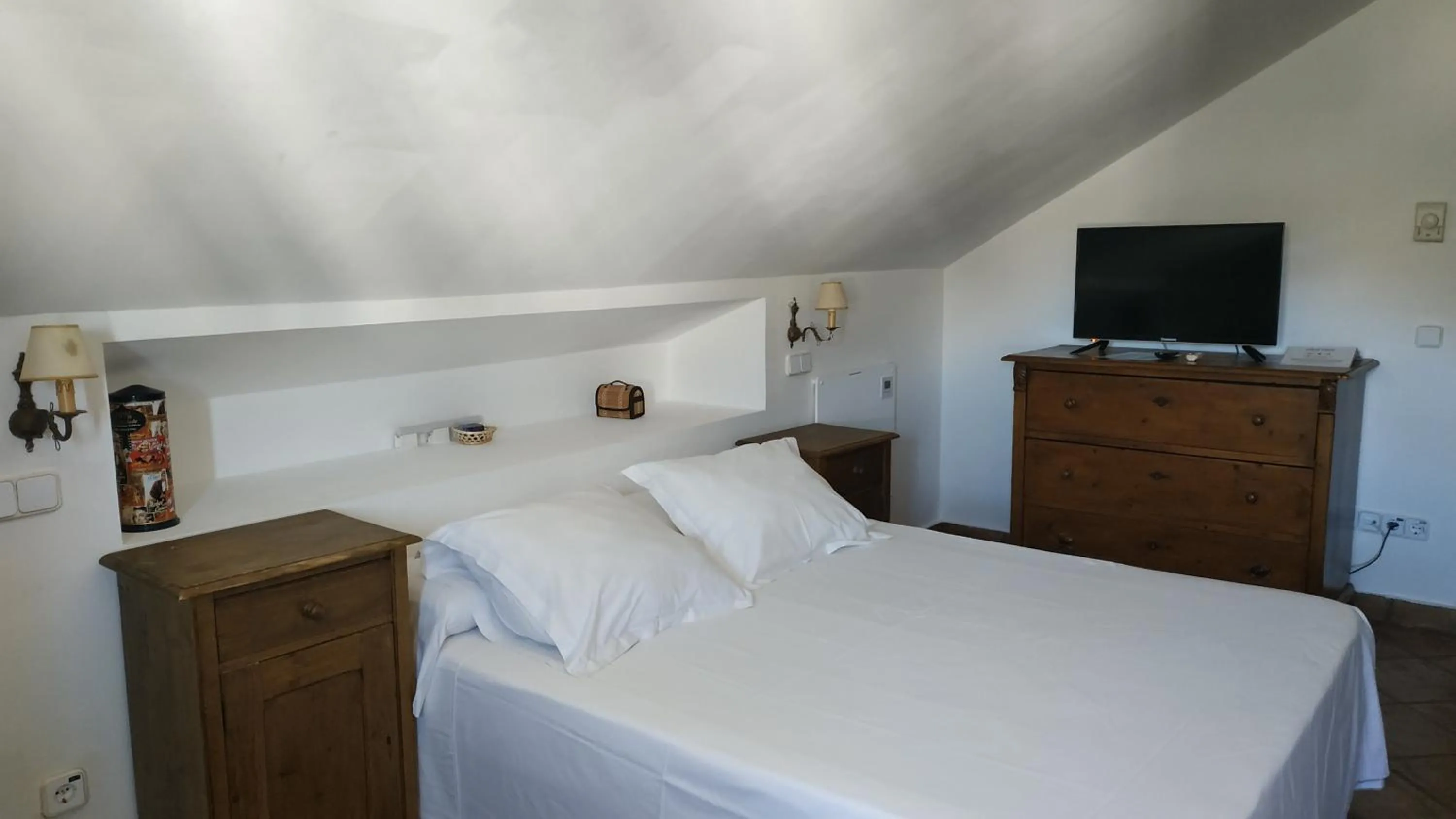 Bed in Hotel Rural La Pedriza Original