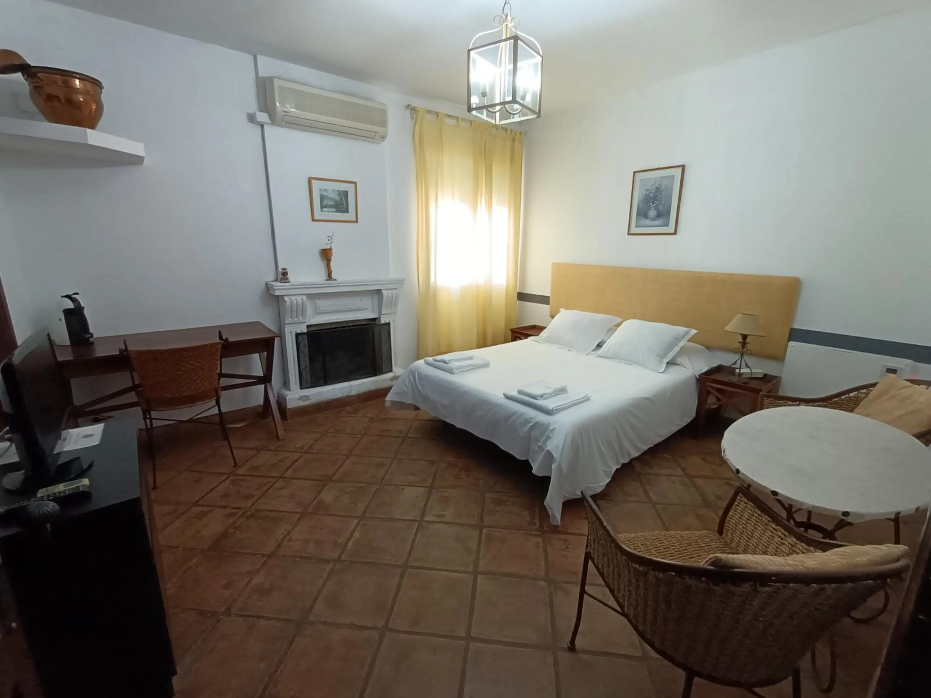 Bed in Hotel Rural La Pedriza Original