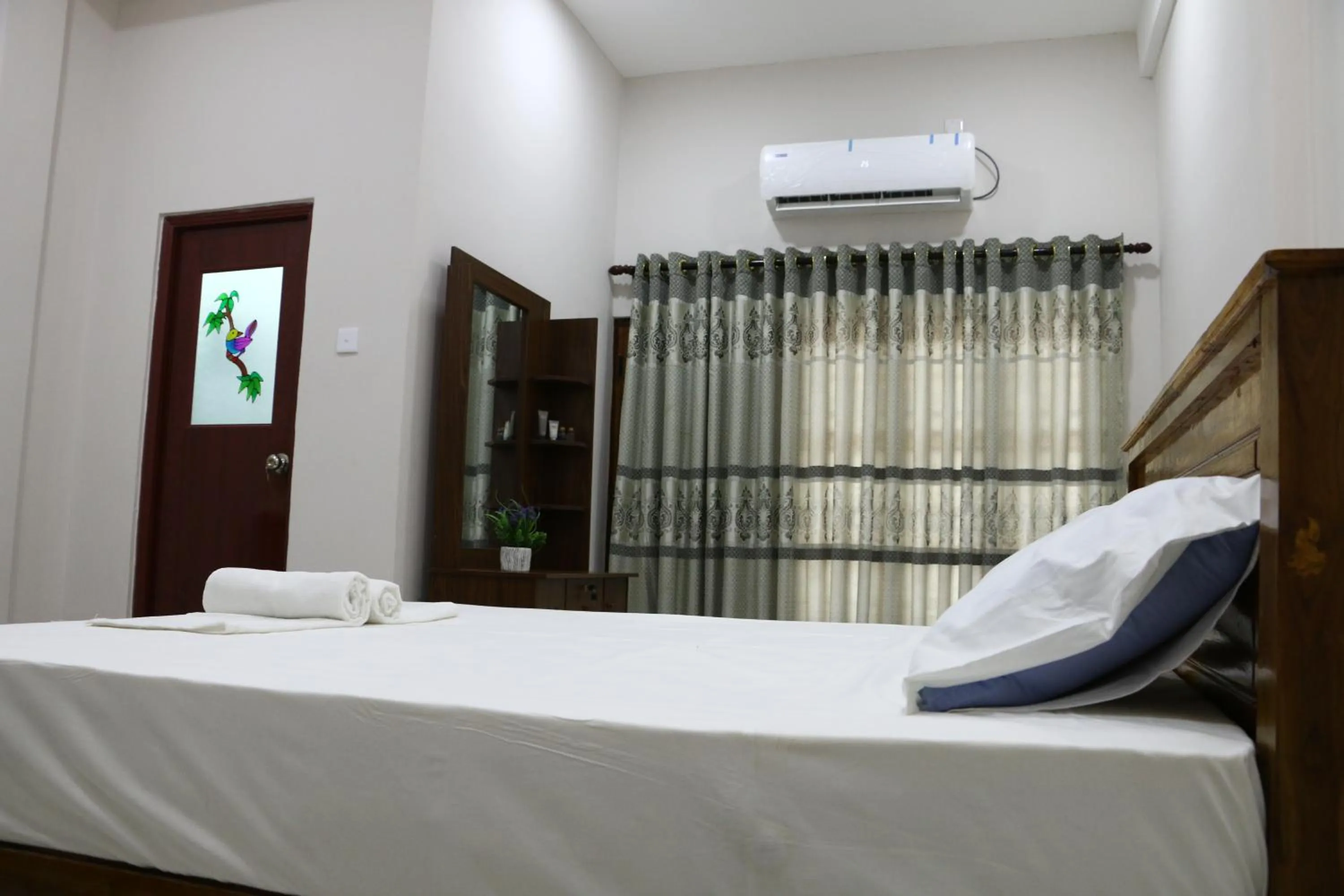 Bed in Thisha Hotel & Restaurant