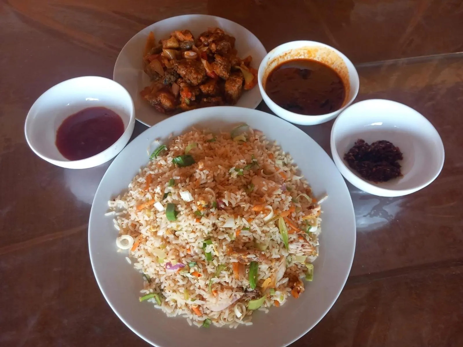 Restaurant/places to eat in Thisha Hotel & Restaurant