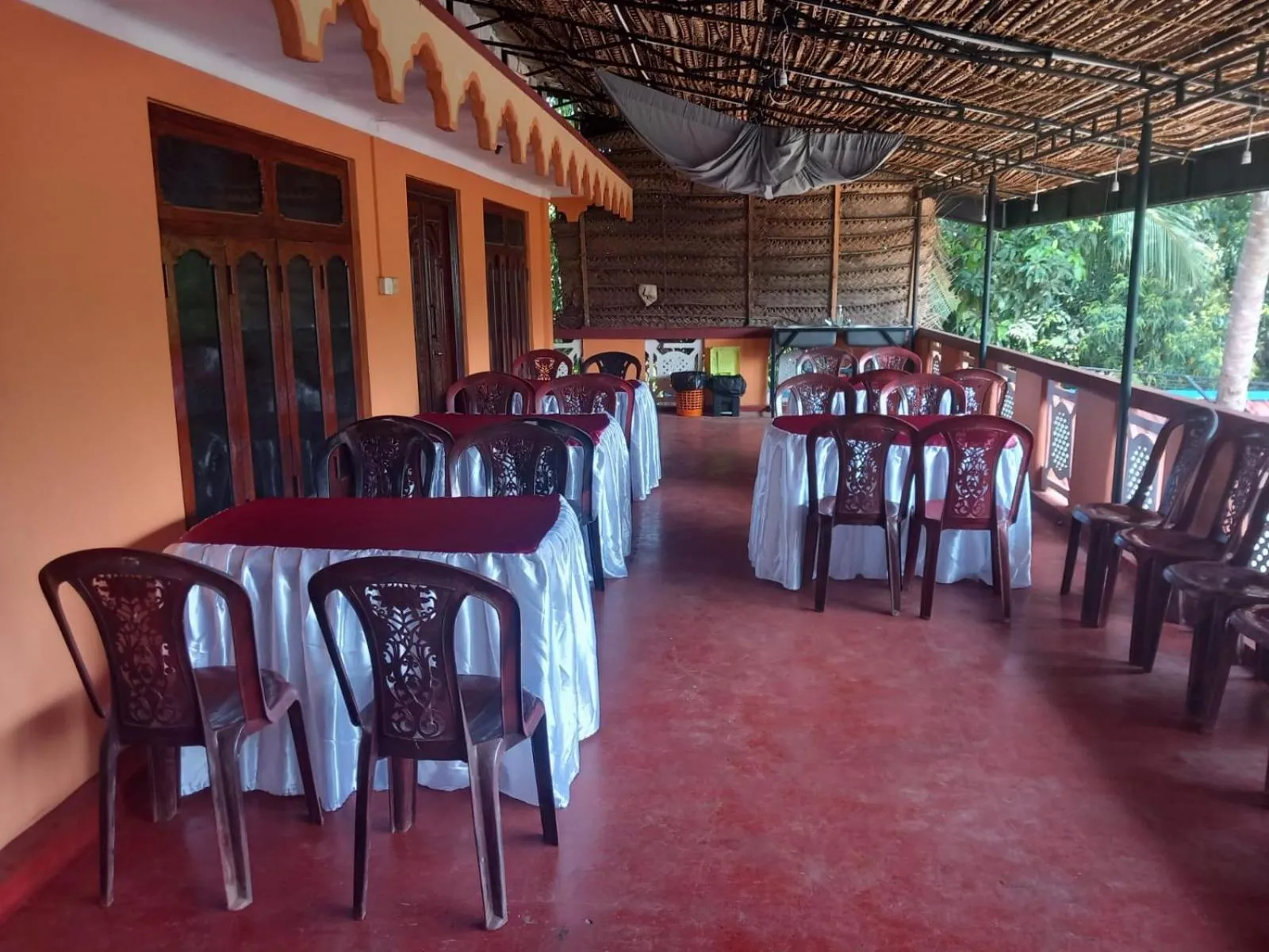 Restaurant/places to eat in Thisha Hotel & Restaurant