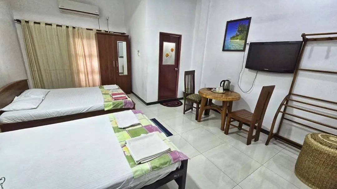 Property building, Bed in Thisha Hotel & Restaurant