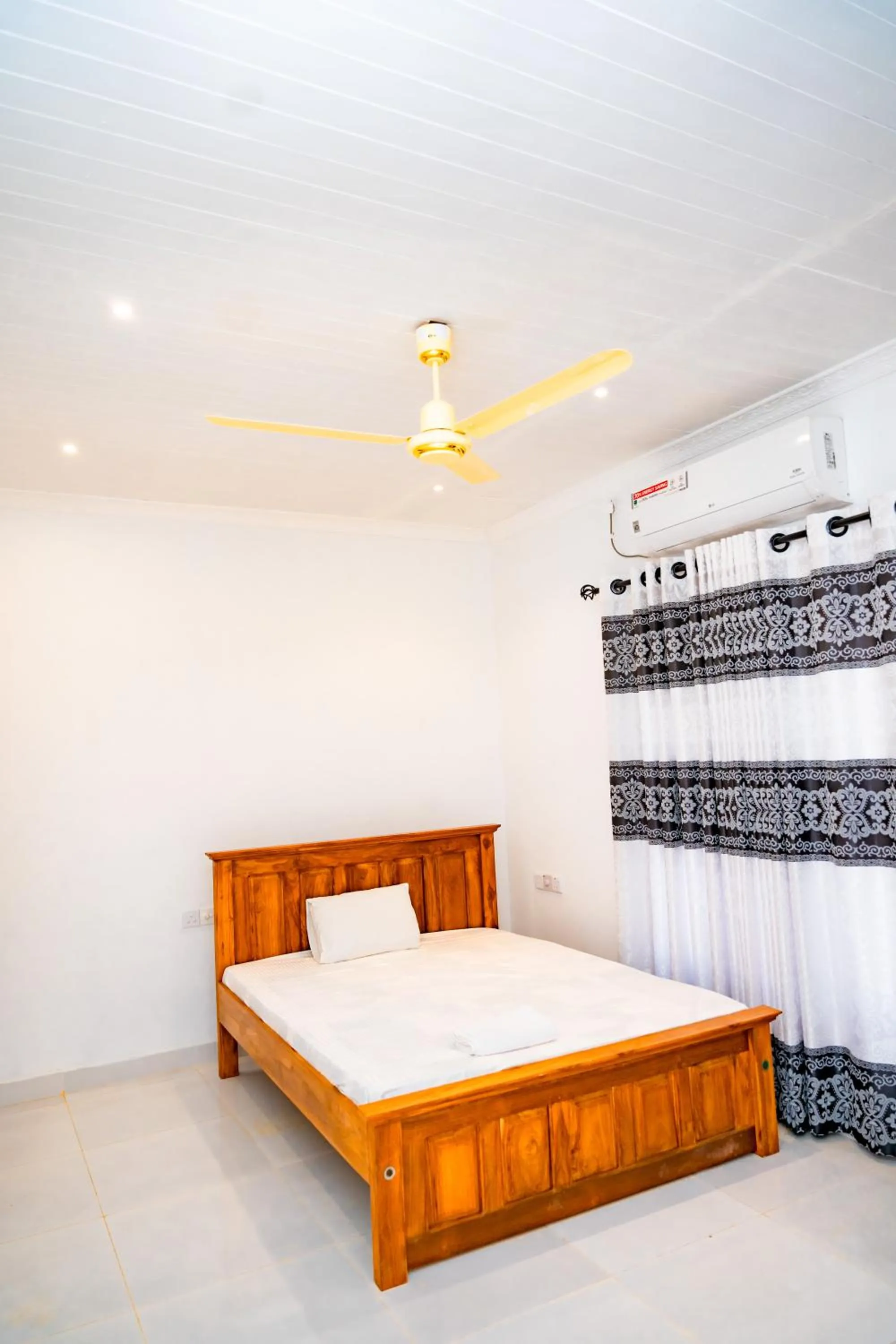 Bed in Thisha Hotel & Restaurant