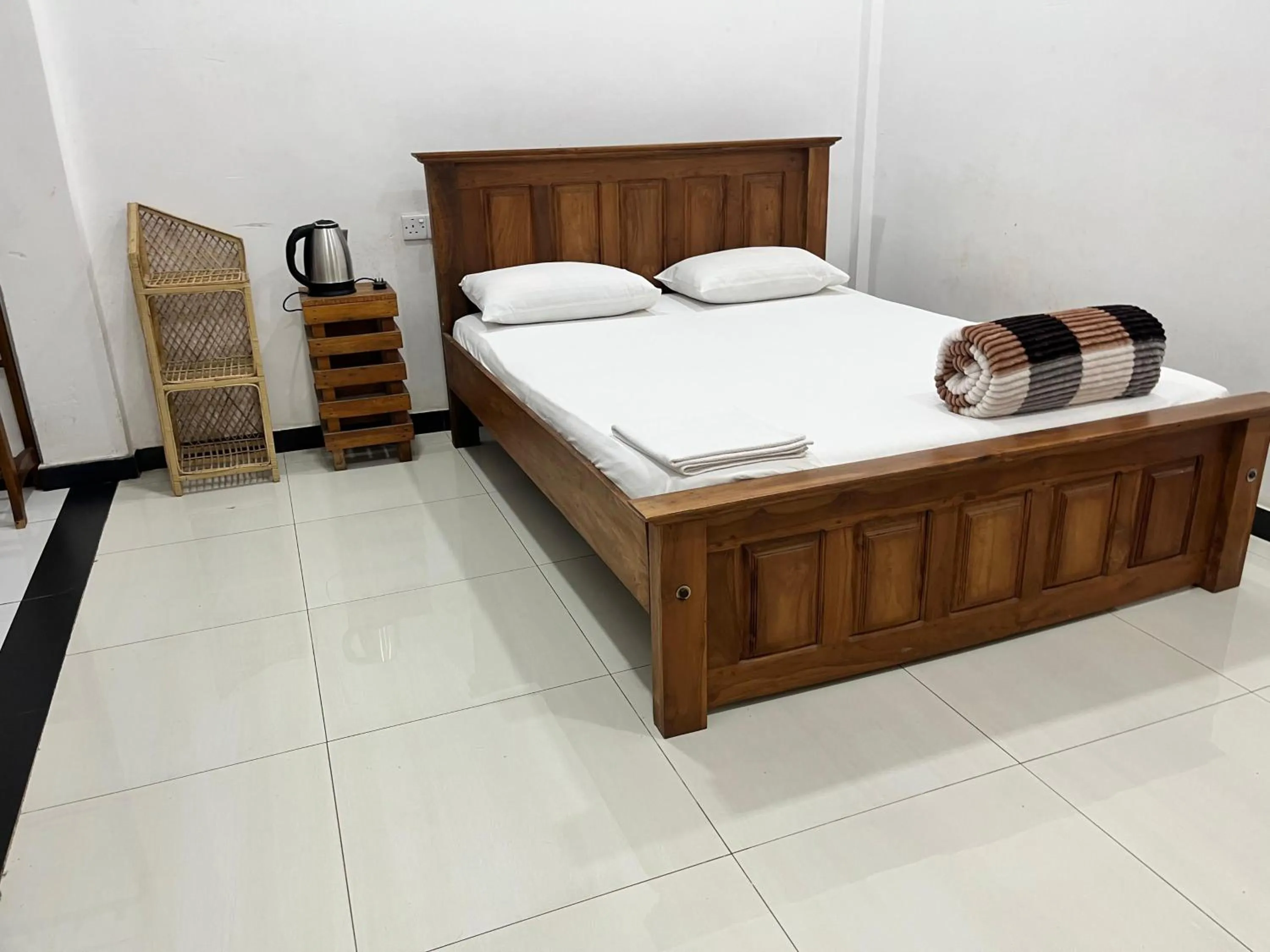 Property building, Bed in Thisha Hotel & Restaurant