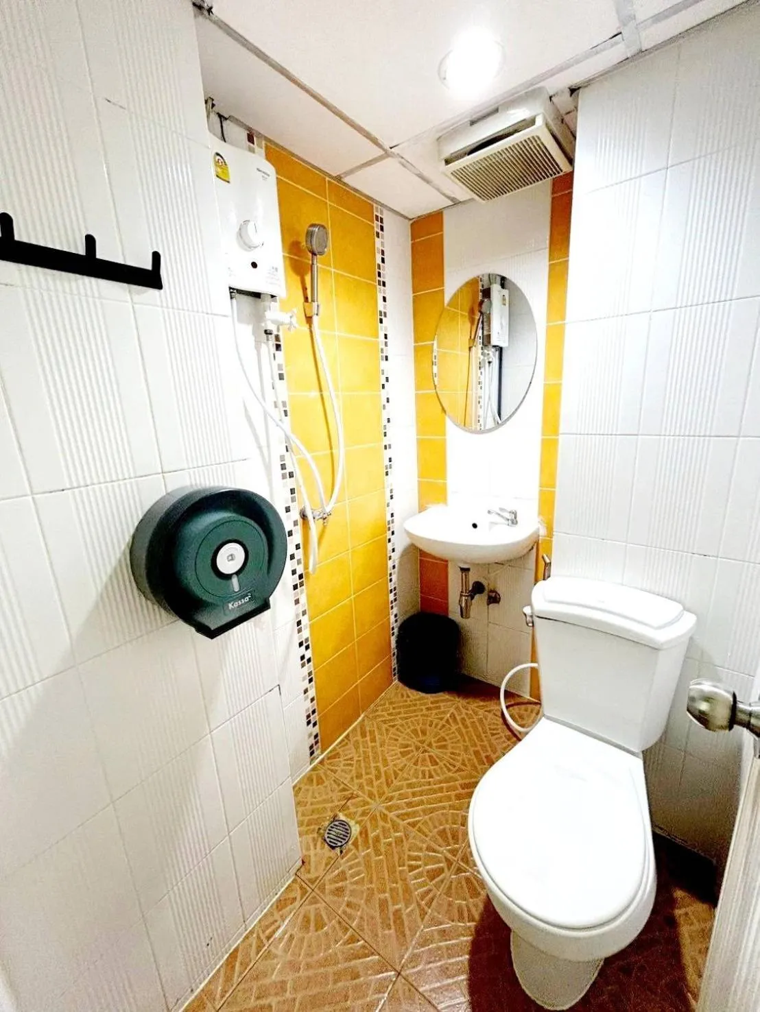 Shower in Happio Near Chabad House