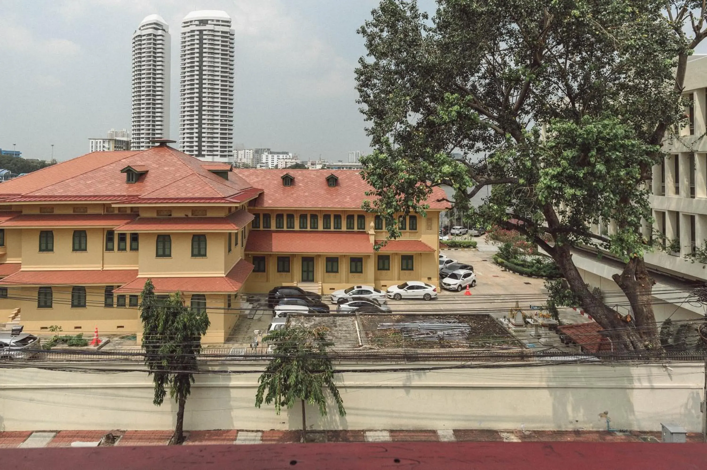 Small Double Room in Happio Near Chabad House Small Double Room in Happio Near Chabad House