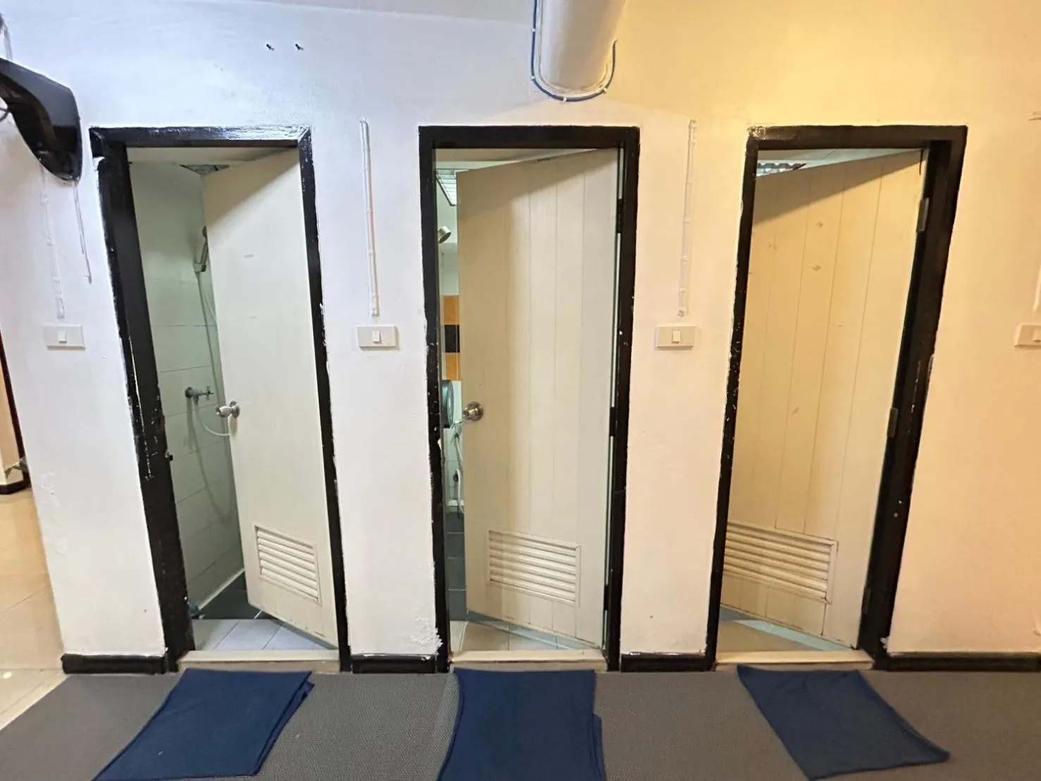 Shower in Happio Near Chabad House