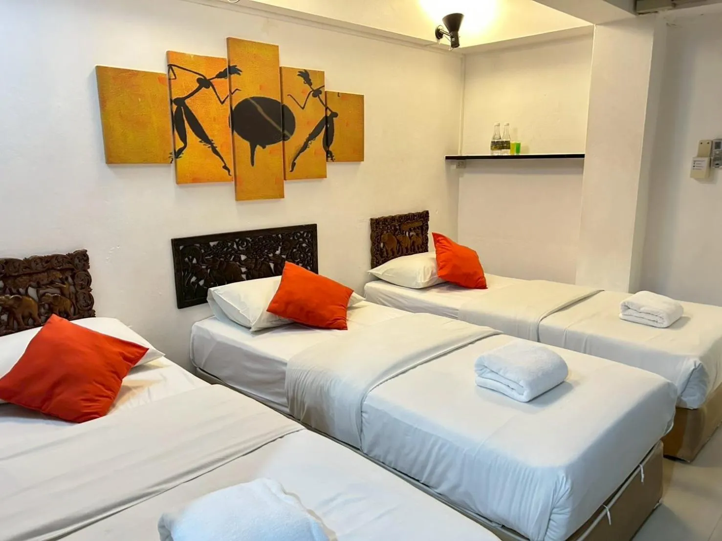 Bed in Happio Near Chabad House