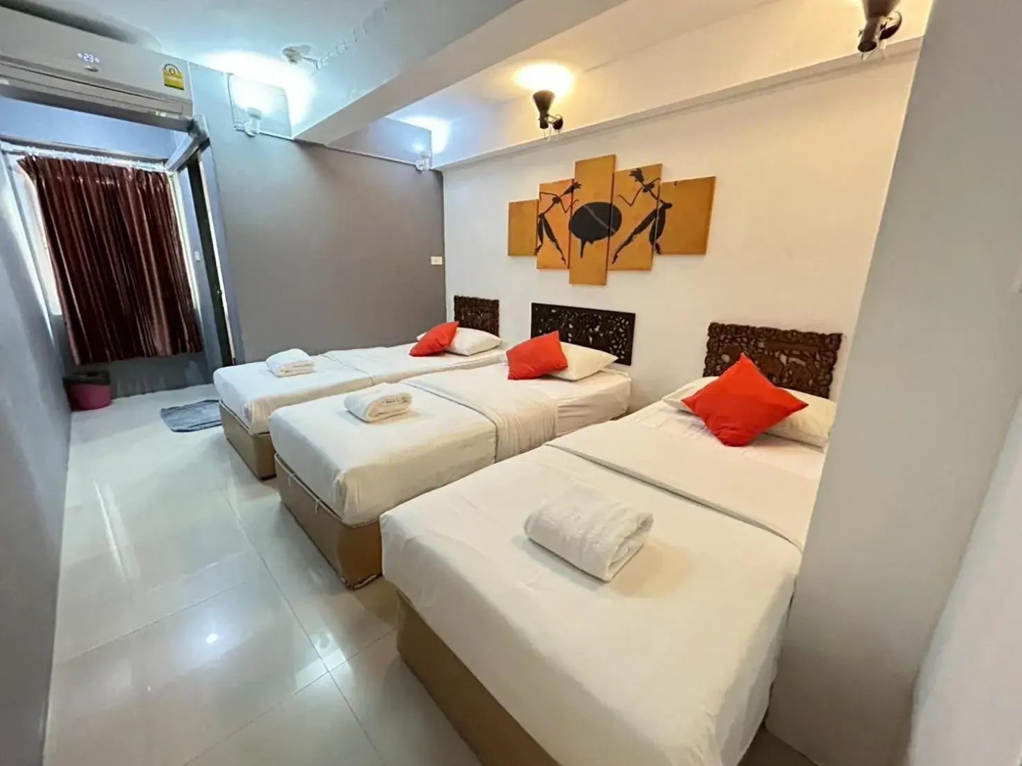 Standard Triple Room with Private Bathroom in Happio Near Chabad House Standard Triple Room with Private Bathroom in Happio Near Chabad House