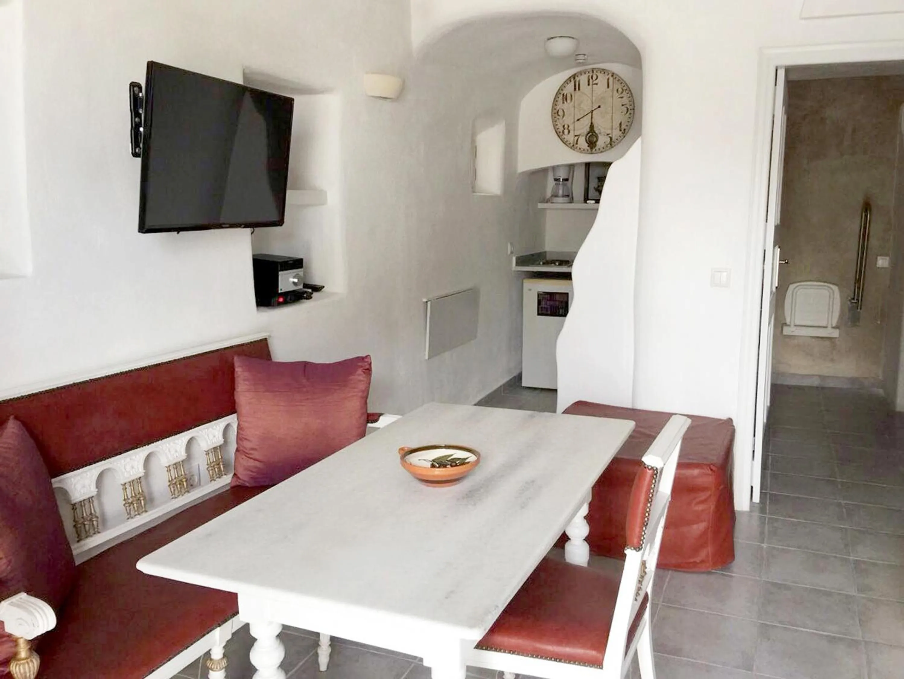 Decorative detail in Timedrops Santorini Villas